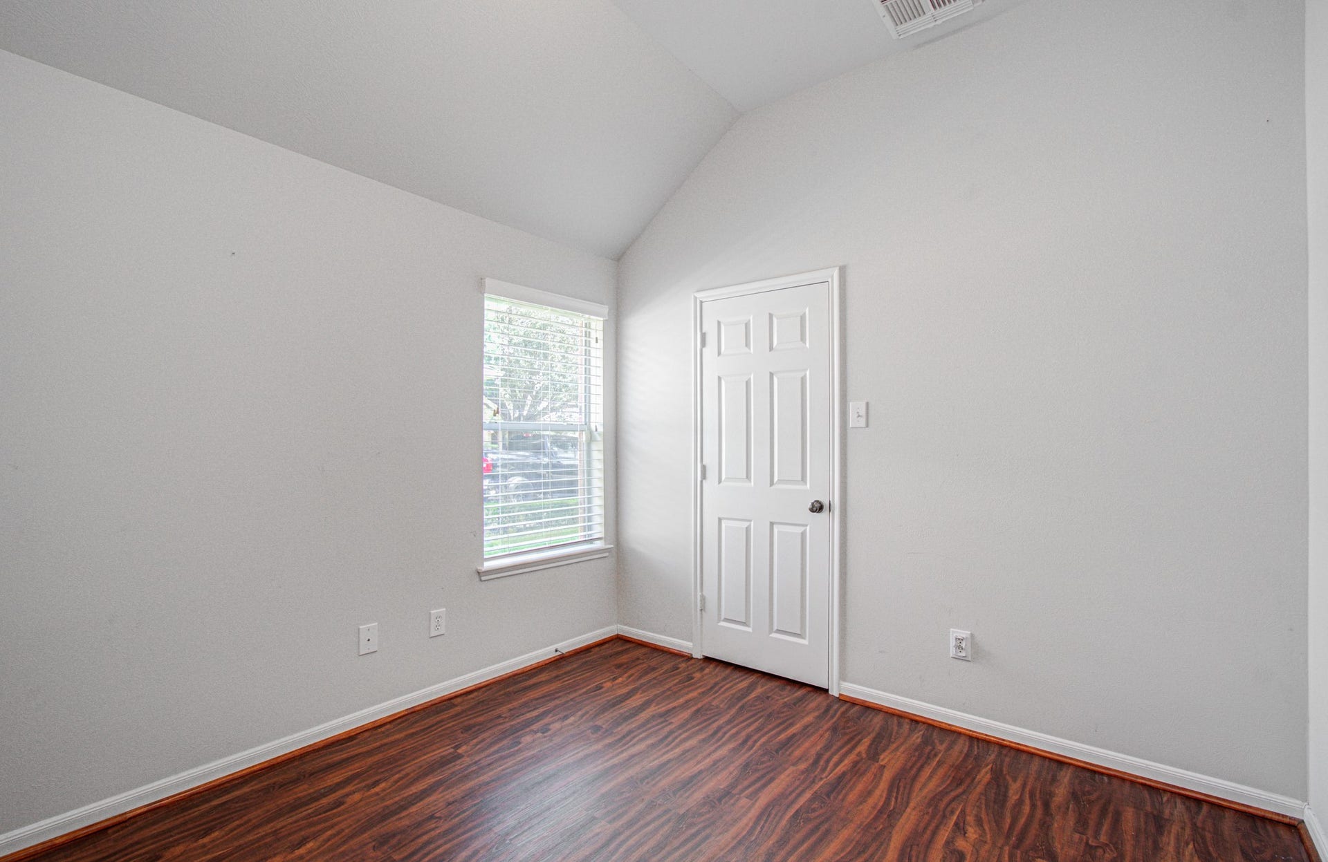 12808 Brook Arbor Court, Pearland, TX 77584 Secondary bedroom with high ceiling and spacious closet.