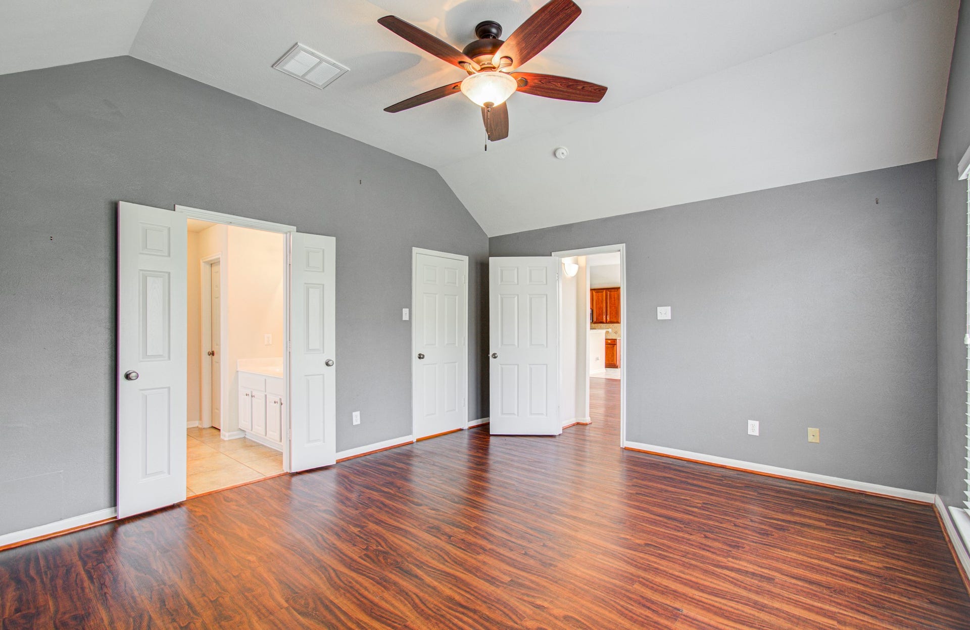 12808 Brook Arbor Court, Pearland, TX 77584 Dual access to an en-suite bathroom and additional rooms enhance convenience.