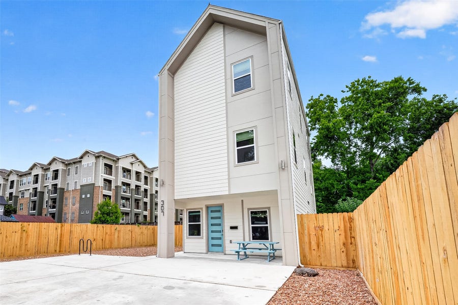 Property photo for 307 Neyland Street, Houston, TX