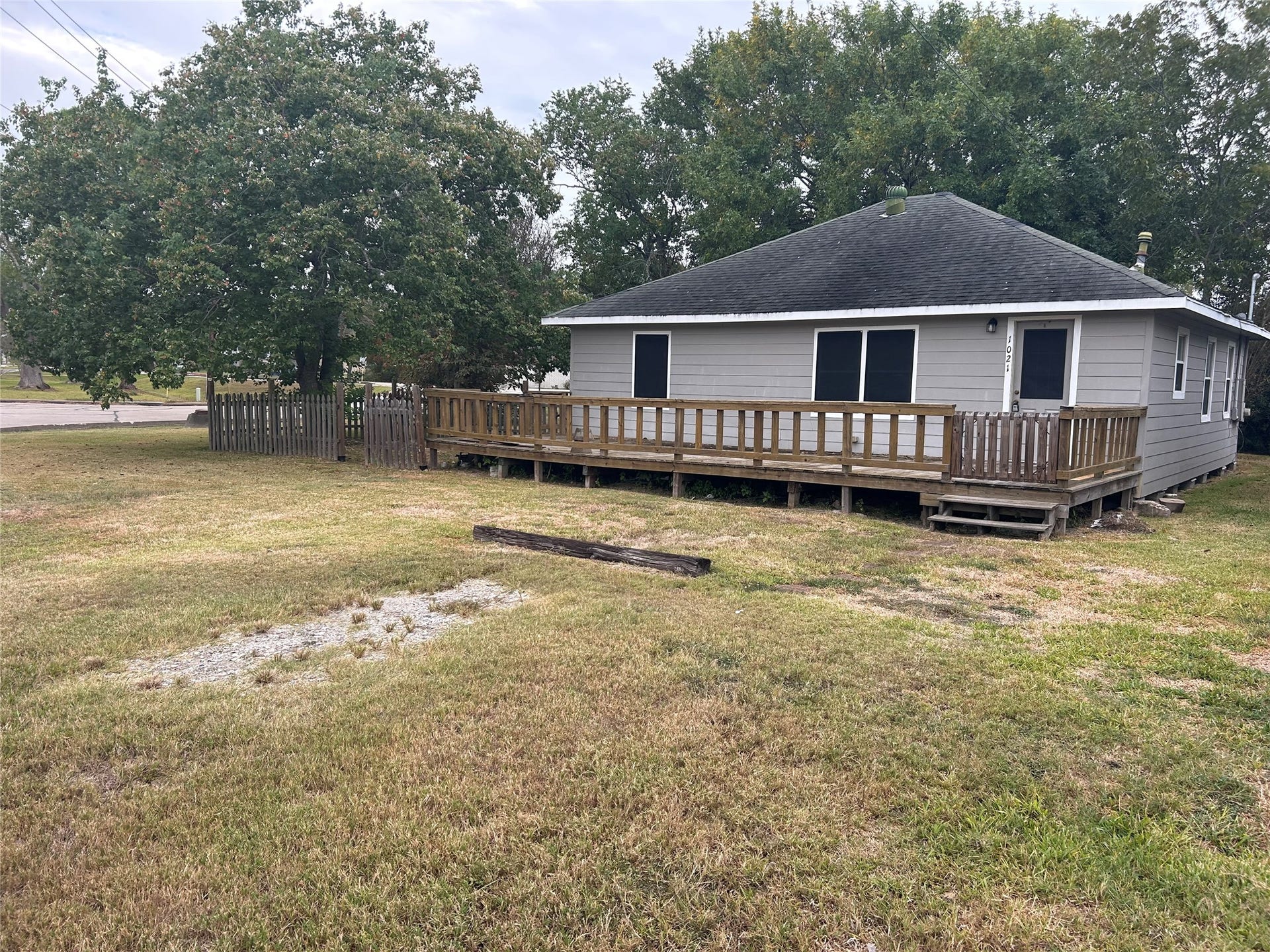 1021 PARK Drive, La Porte, TX 77571 1021 PARK Drive, La Porte, TX 77571