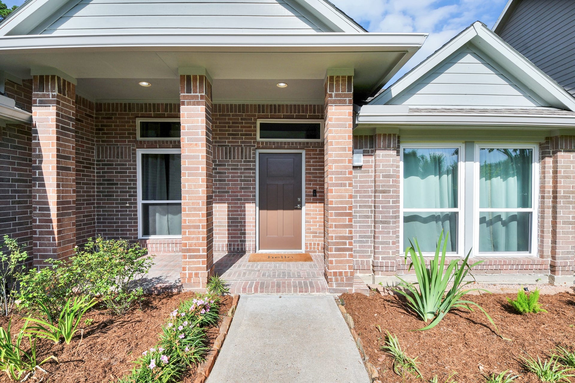 Welcome to 14143 Faulkey Gully! Dont stop looking now, the curb appeal is just the beginning! Freshly manicured entrance boasting a private front door and double pane windows.