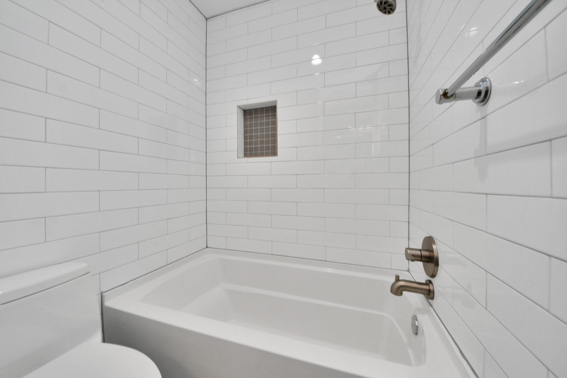 Guest full bathroom
