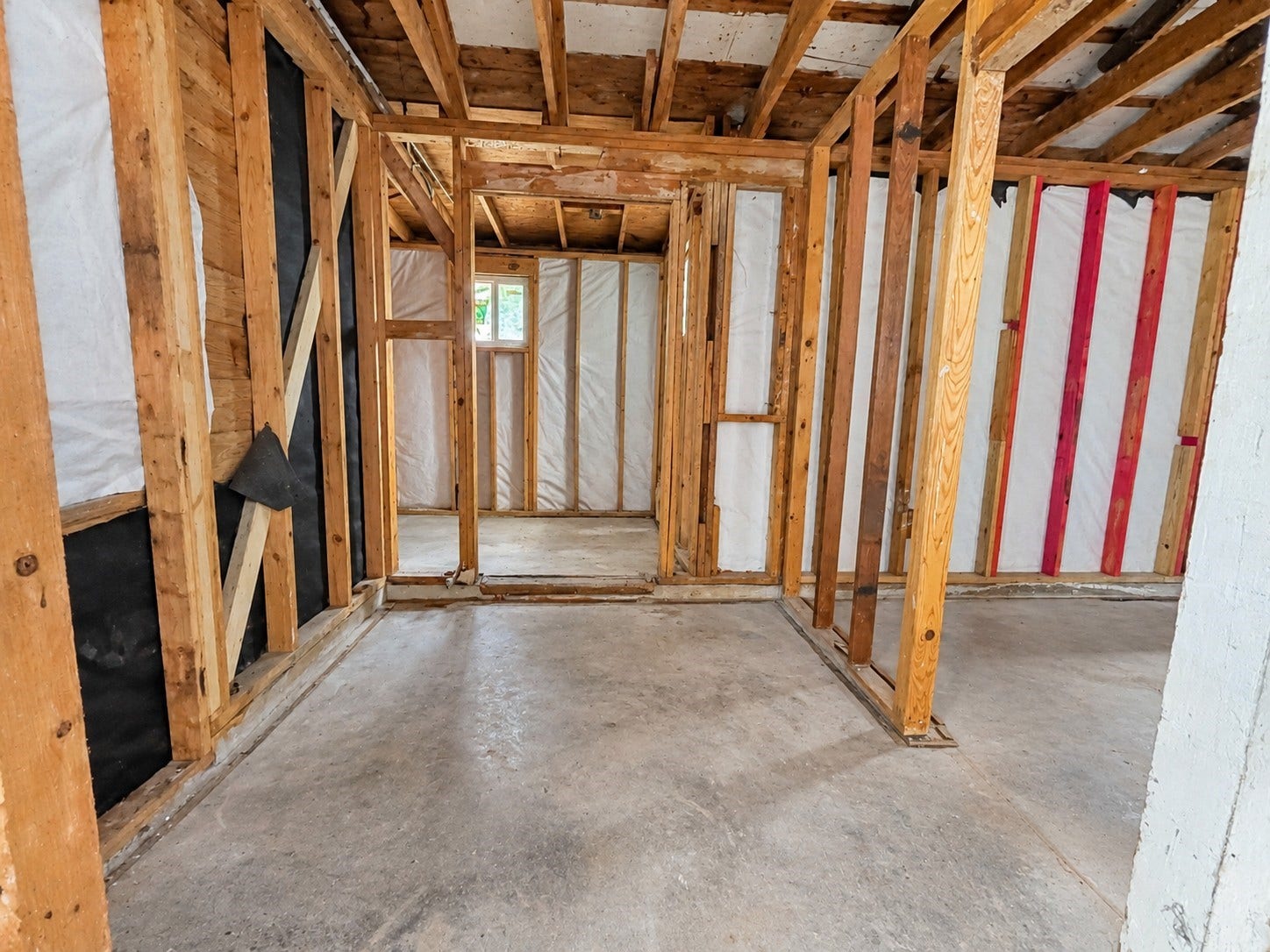 Additional space between kitchenette living and br 2
