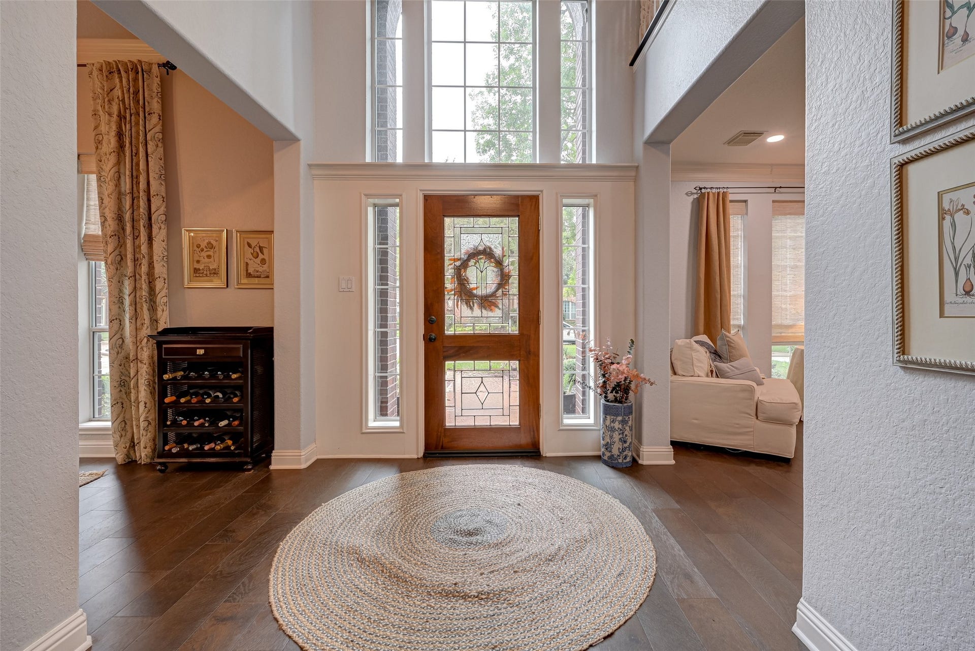 7707 Stone Arbor Drive, Sugar Land, TX 77479 Step inside and the grand two-story foyer immediately makes an impression! Soaring windows fill the entry with natural light, while the beautiful glass-accented front door and sidelights add character and elegance. Matte-finished wood floors flow underfoot, with glimpses of the formal living and dining rooms on either sidea gracious introduction to this beautiful Greatwood home.