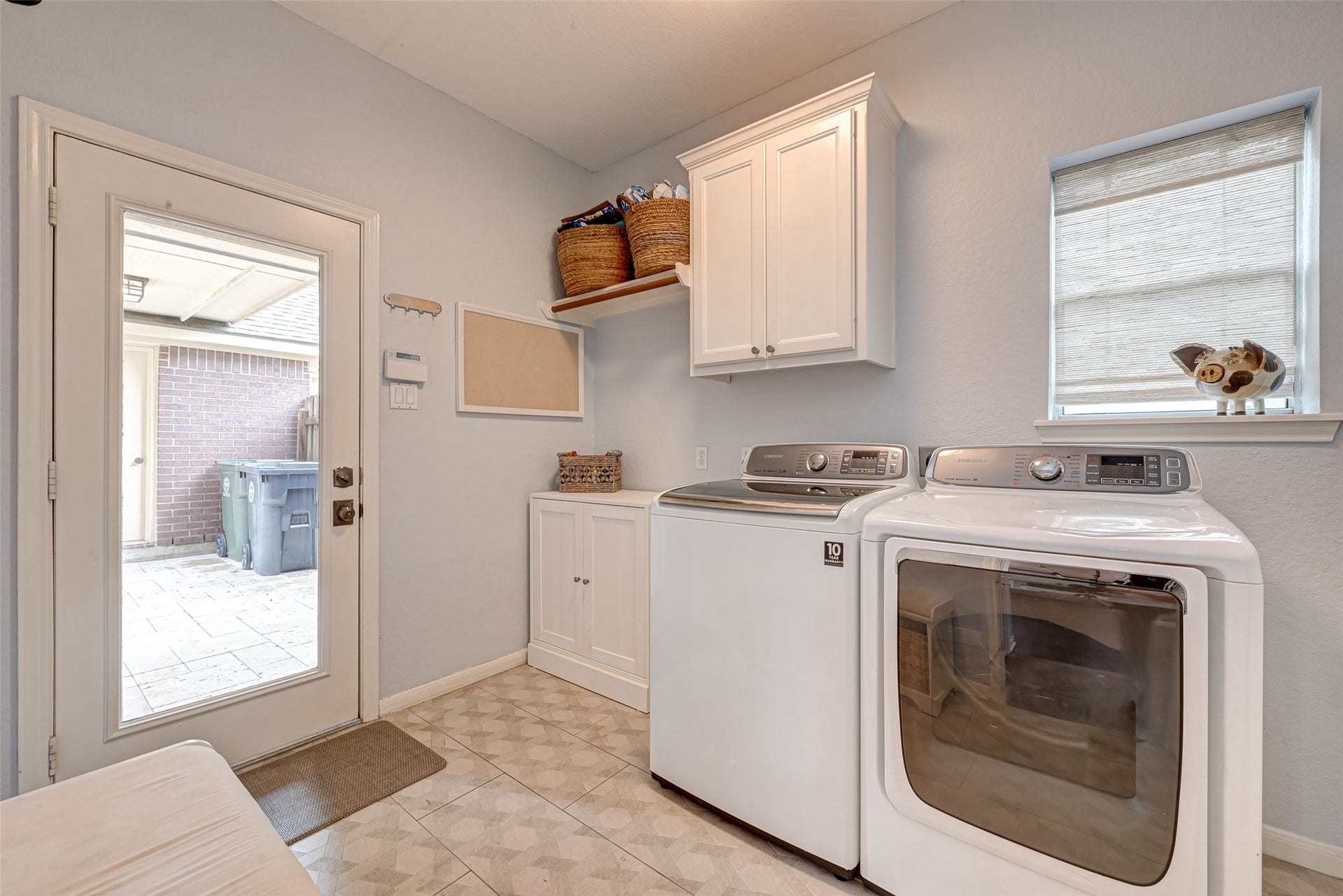 7707 Stone Arbor Drive, Sugar Land, TX 77479 Laundry day just got a little easier! Spacious 1st-floor utility room offers room for a full-size washer & dryer (included), built-in cabinetry, clothes rod for hanging clothes straight out of the dryer & additional storage. A window brings in natural light, while the exterior door leads to the breezeway connecting the home to the oversized, detached 2-car garagealso handy for wet swimsuits, muddy shoes & pets. Practical, well-placed & tucked just off the kitchen/breakfast area.