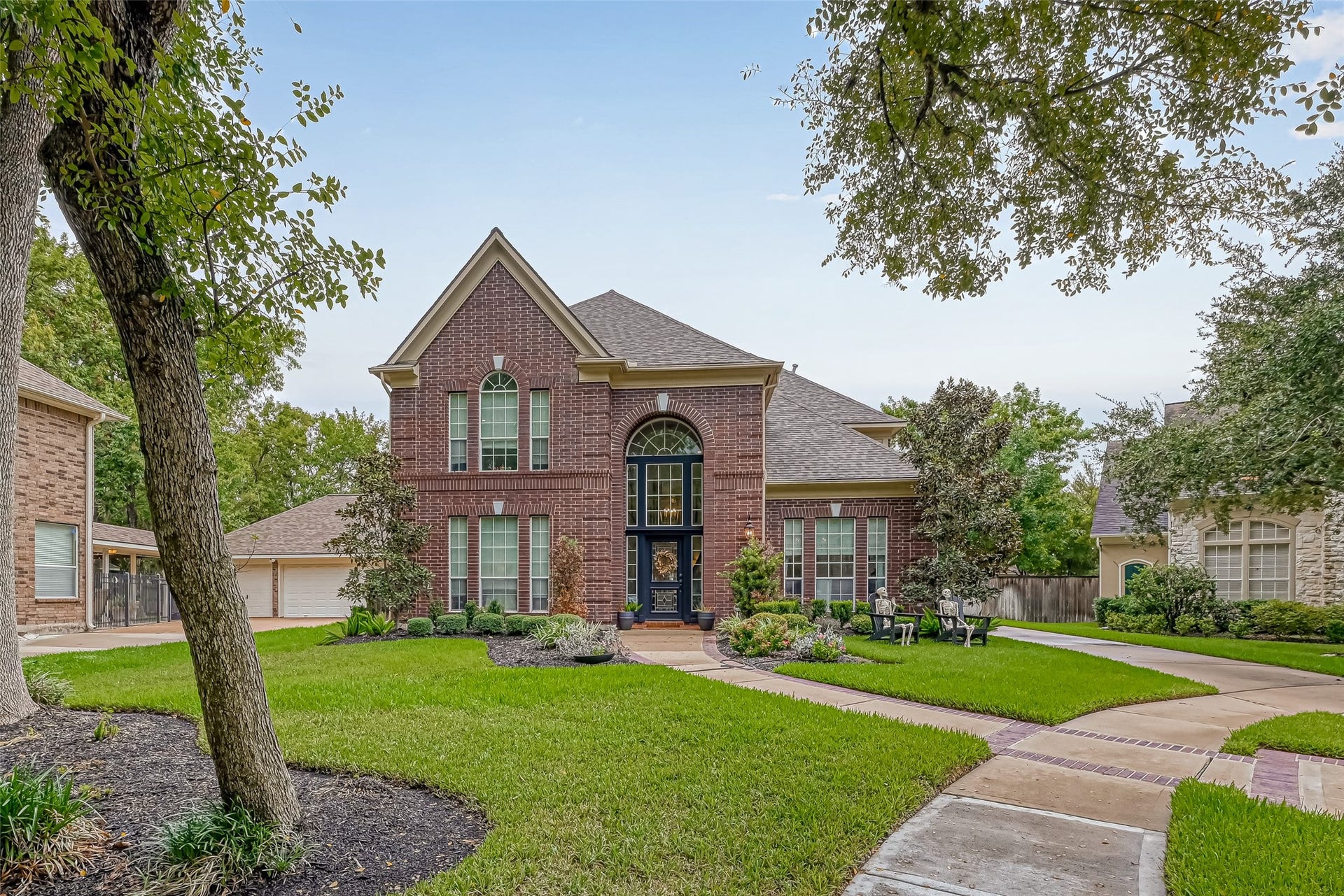 7707 Stone Arbor Drive, Sugar Land, TX 77479 READY TO CALL GREATWOOD HOME? From its welcoming curb appeal to the spacious interior and incredible backyard oasis, this home offers room to live, relax, entertain & make memories for years to come. Beautifully maintained, thoughtfully updated & ready for its next chapter. Come see it in personyou may just find the home youve been waiting for!