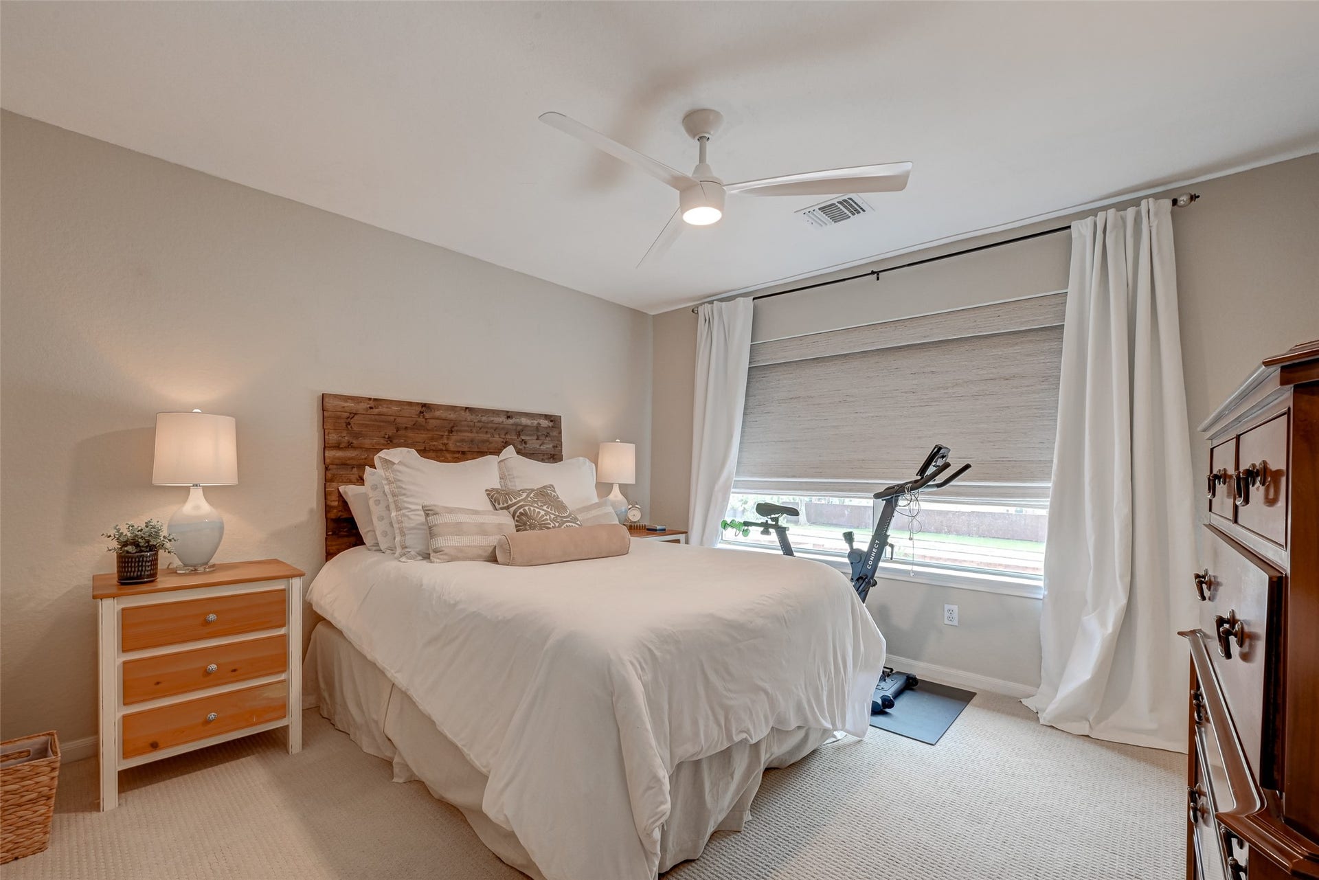 7707 Stone Arbor Drive, Sugar Land, TX 77479 Bedroom #2 has plenty to offer! This spacious secondary bedroom features a ceiling fan, lighted walk-in closet & private access to the shared Jack & Jill bath with Bedroom #3. A large window fills the room with natural light and offers a great view overlooking the backyard & swimming pool. Plenty of room for a queen-size bed and additional furniture makes this a comfortable retreat for family or guests.
