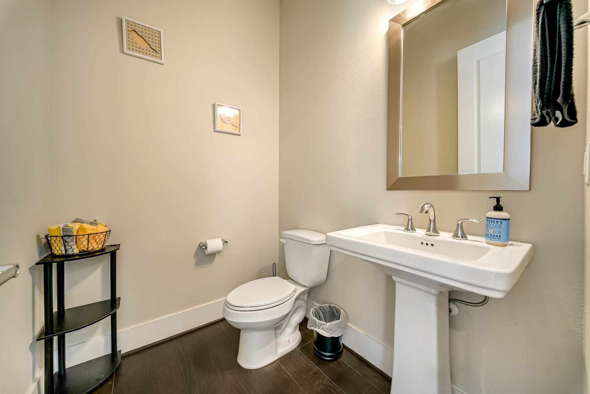 5916 Petty Street, #A, Houston, TX 77007 Convenient powder room located on the main living level for guests.