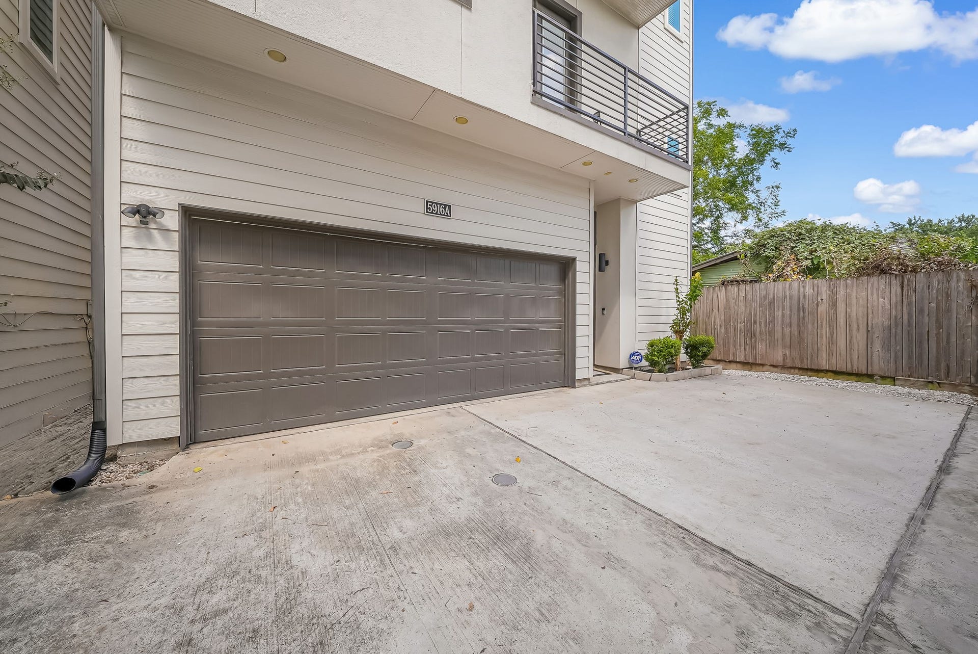 5916 Petty Street, #A, Houston, TX 77007 Attached two-car garage with extra parking space, a valuable feature in this Inner Loop location.