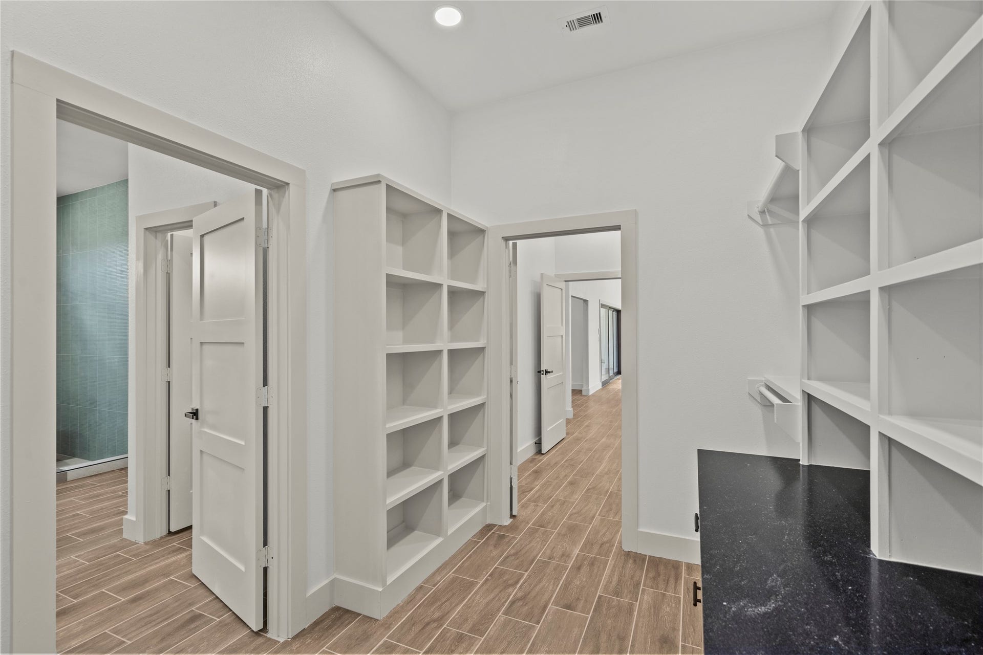 1863 Jones Drive, Alvin, TX 77511 1863 Jones Drive, Alvin, TX 77511