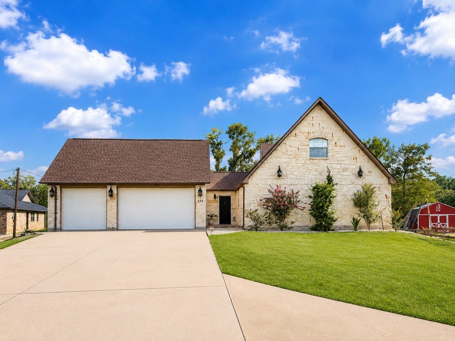 Property photo for 228 Fawn Trail, Lake Jackson, TX