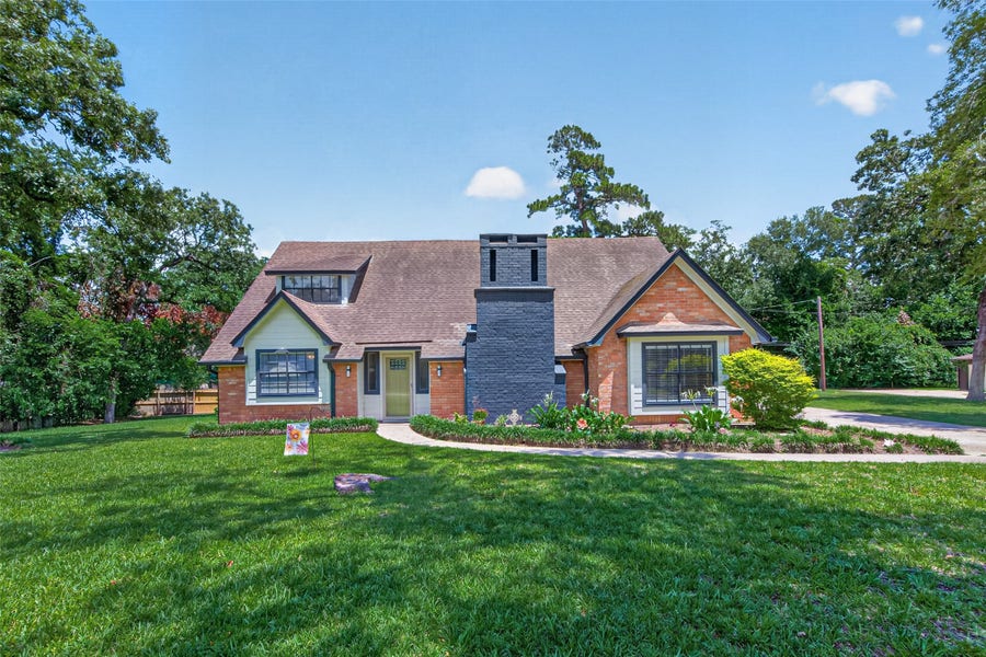 Property photo for 105 Glenmora Court, Conroe, TX
