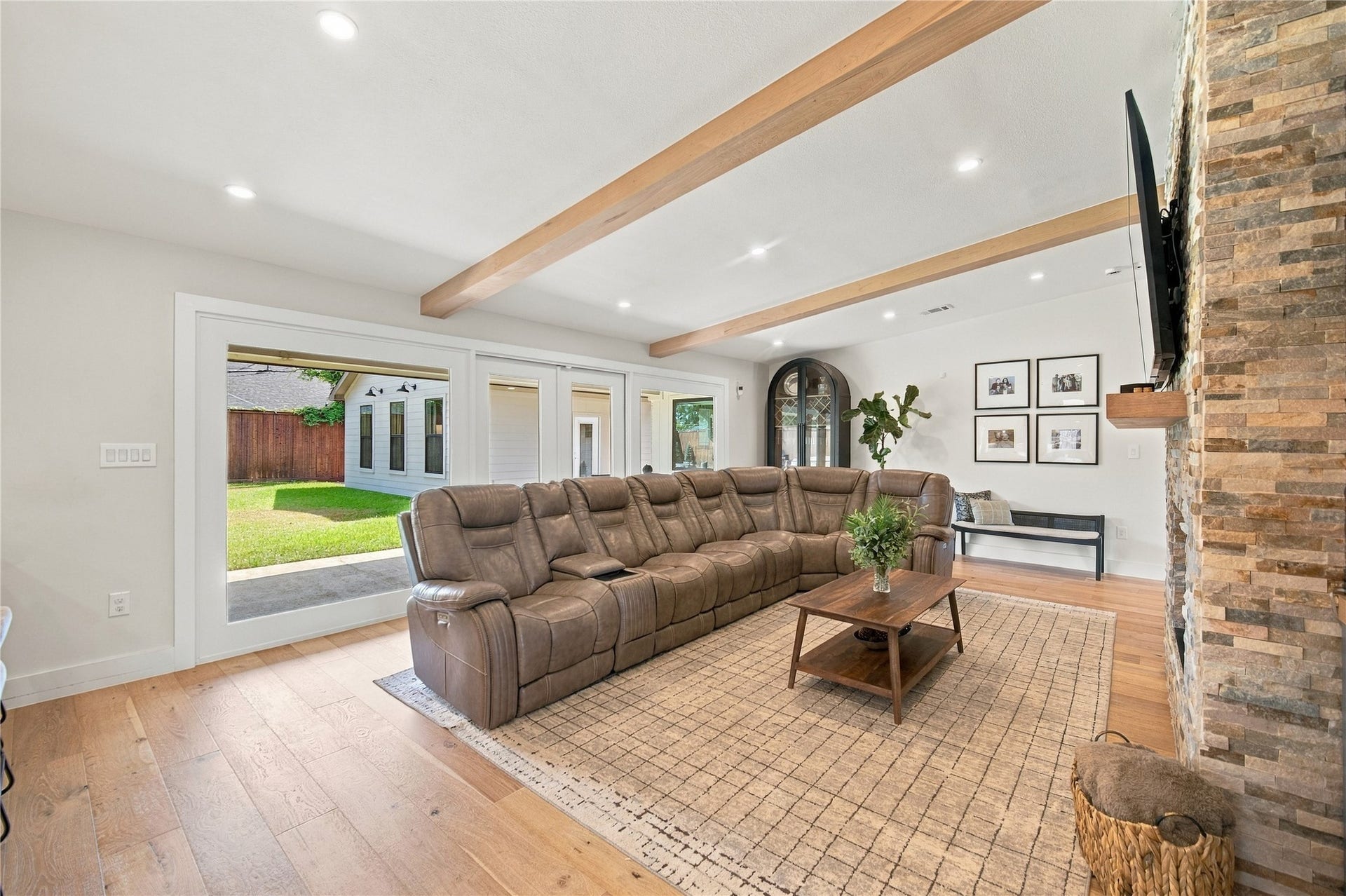 10823 Chimney Rock Road, Houston, TX 77096 Family room