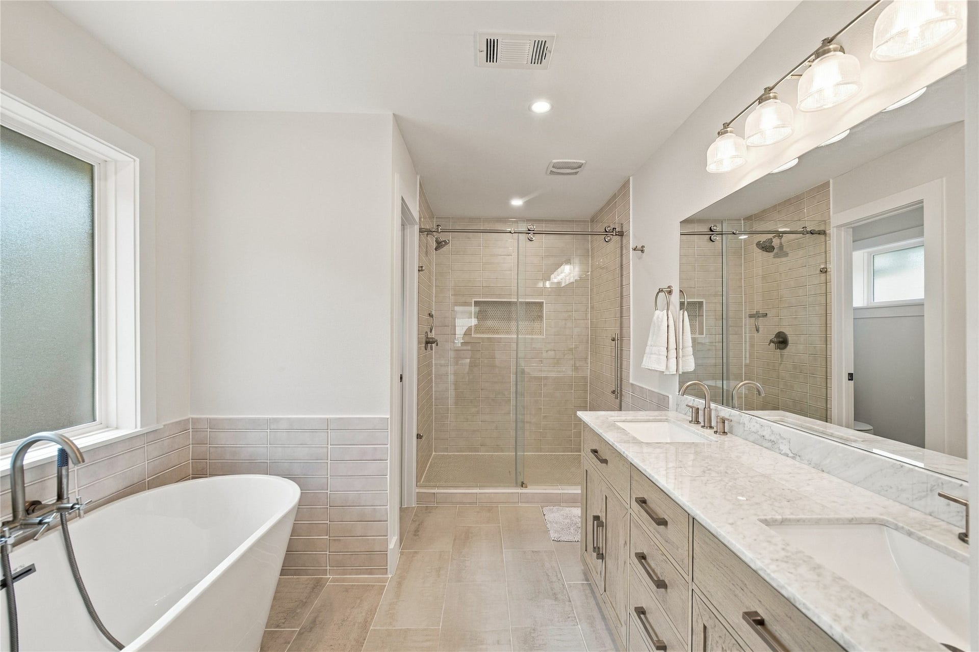 10823 Chimney Rock Road, Houston, TX 77096 Master bathroom