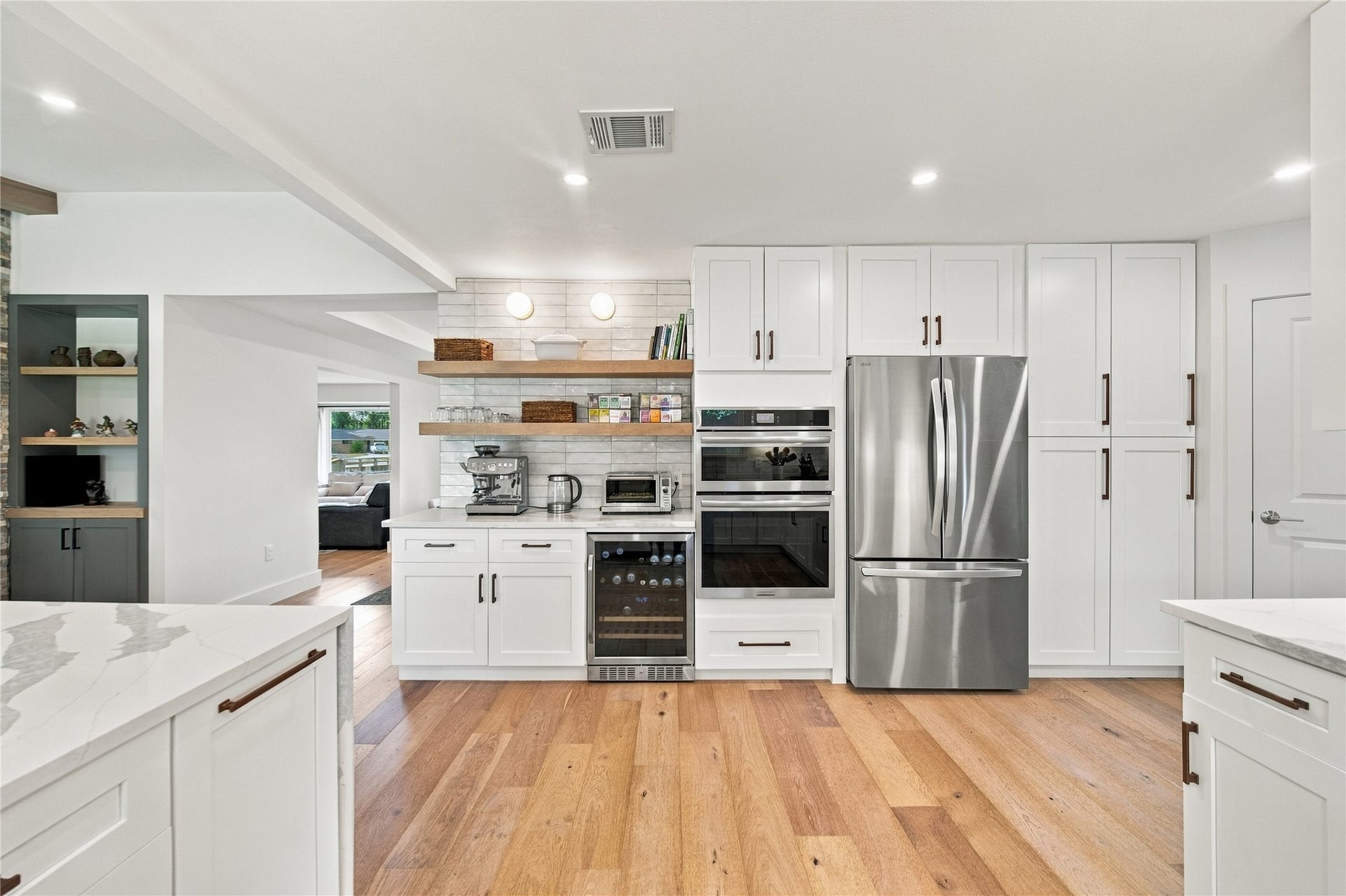10823 Chimney Rock Road, Houston, TX 77096 Kitchen