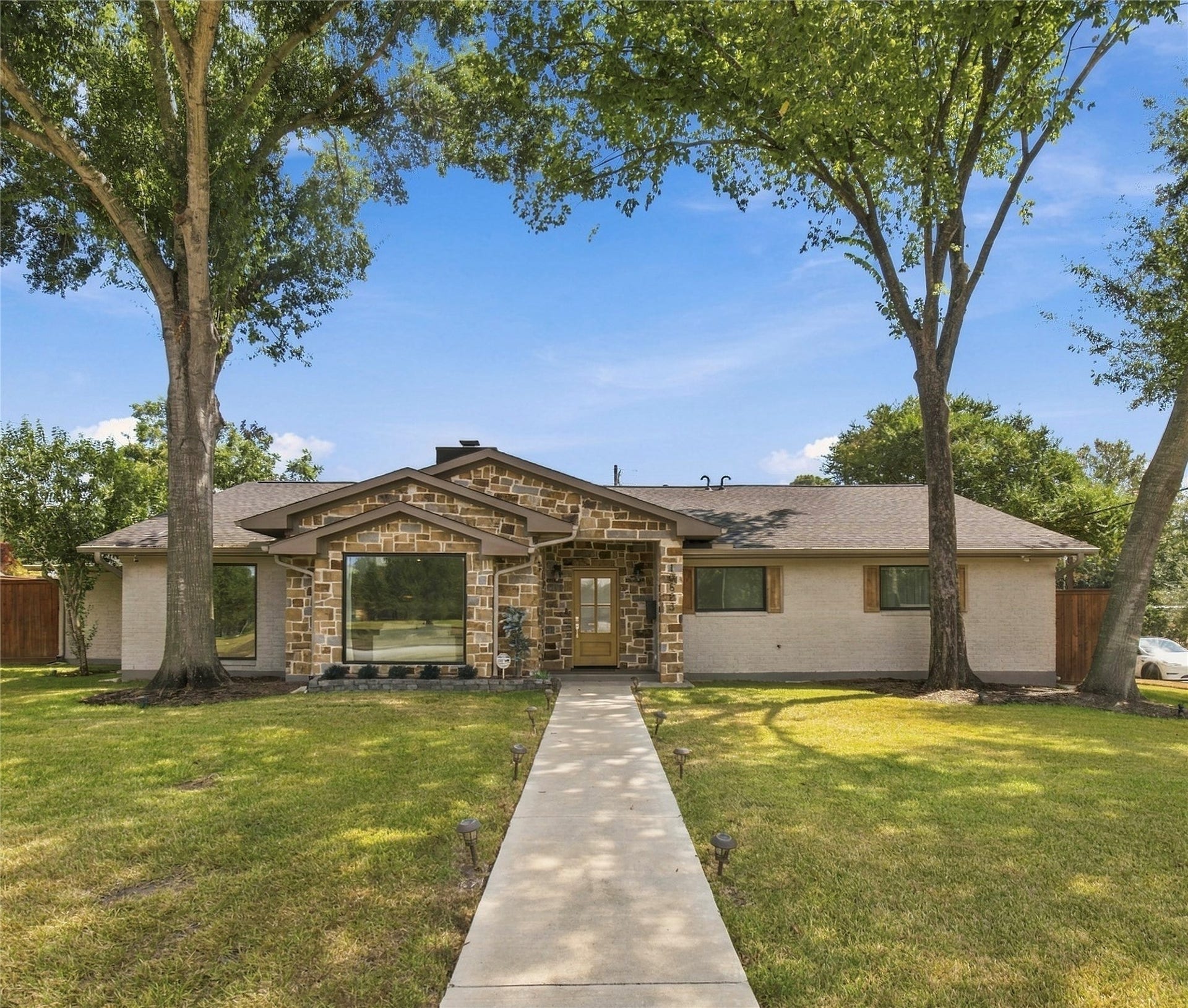10823 Chimney Rock Road, Houston, TX 77096 Front view of property