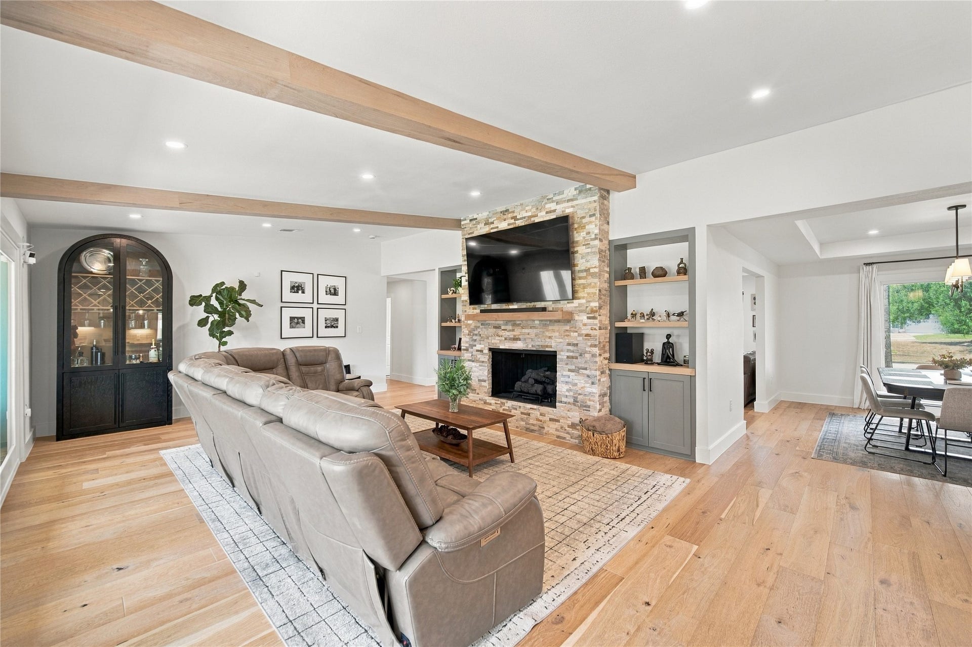 10823 Chimney Rock Road, Houston, TX 77096 Family room