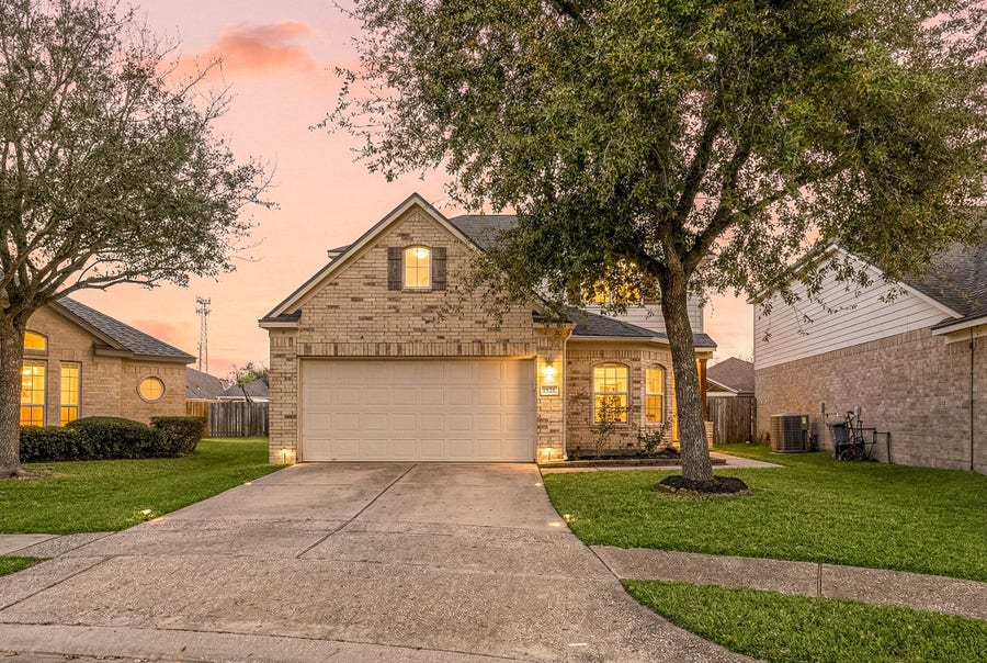 Property photo for 5911 Rosemary Circle, Baytown, TX