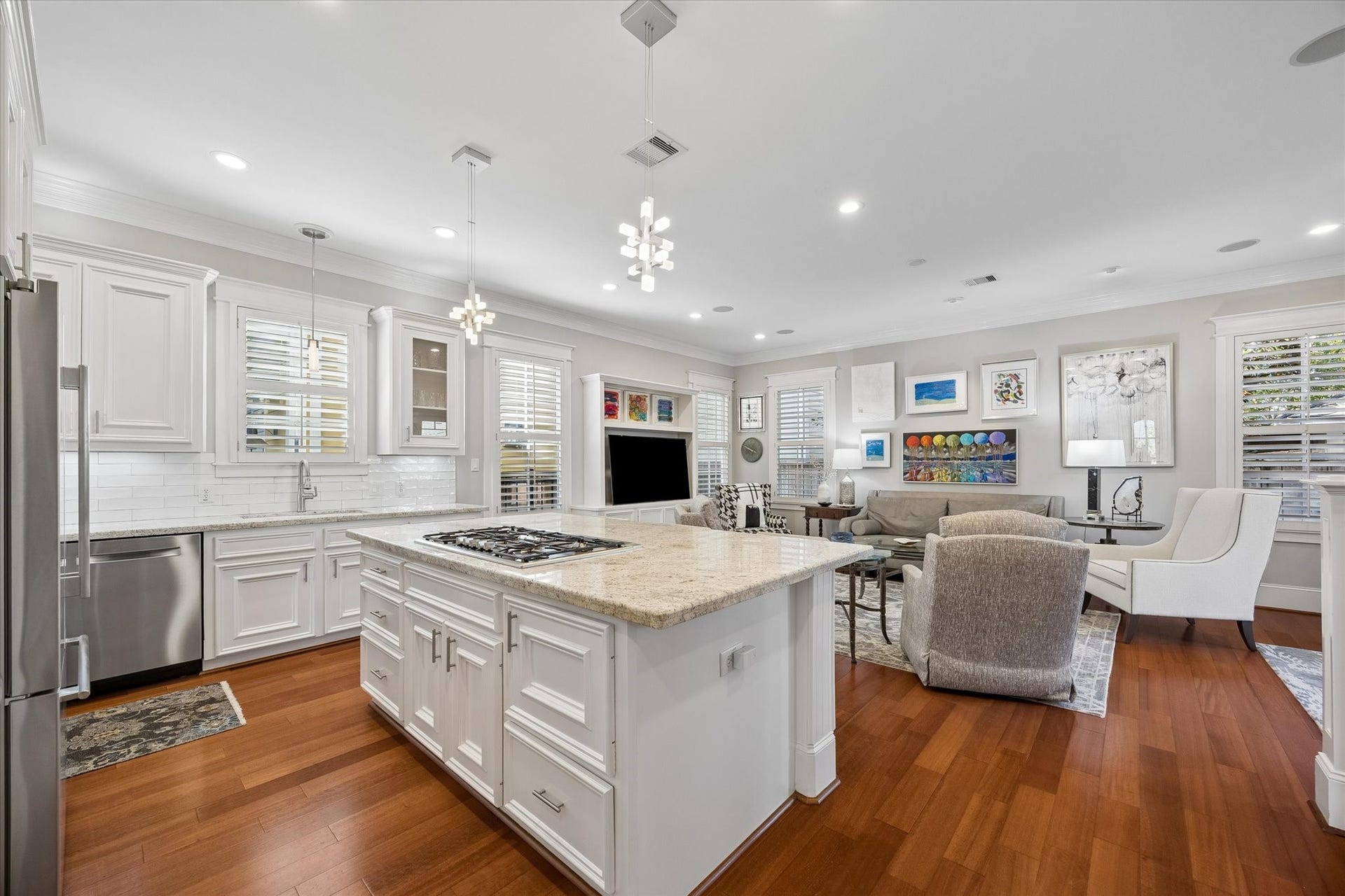 707 W 9th Street, Houston, TX 77007 707 W 9th Street, Houston, TX 77007