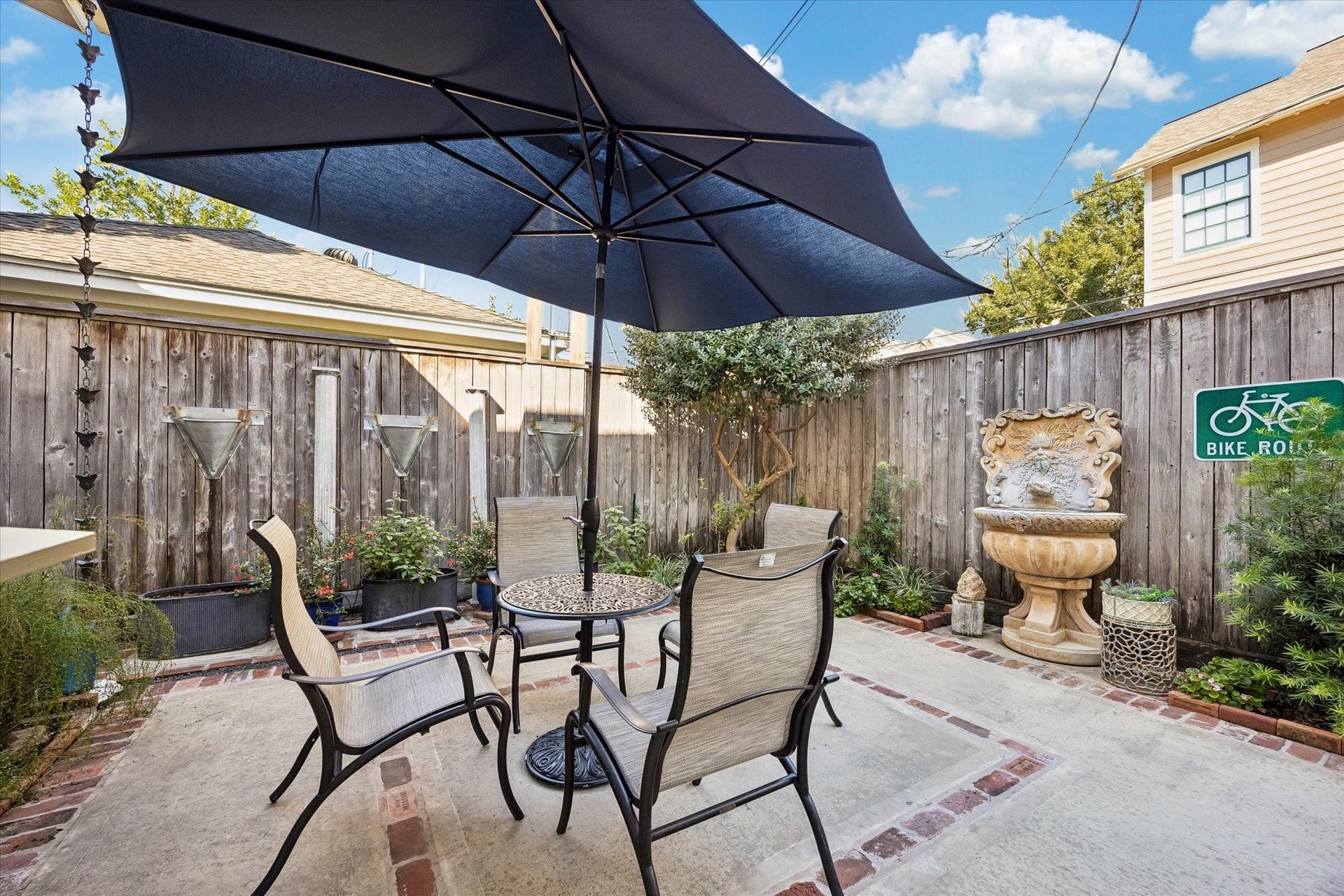 707 W 9th Street, Houston, TX 77007 707 W 9th Street, Houston, TX 77007