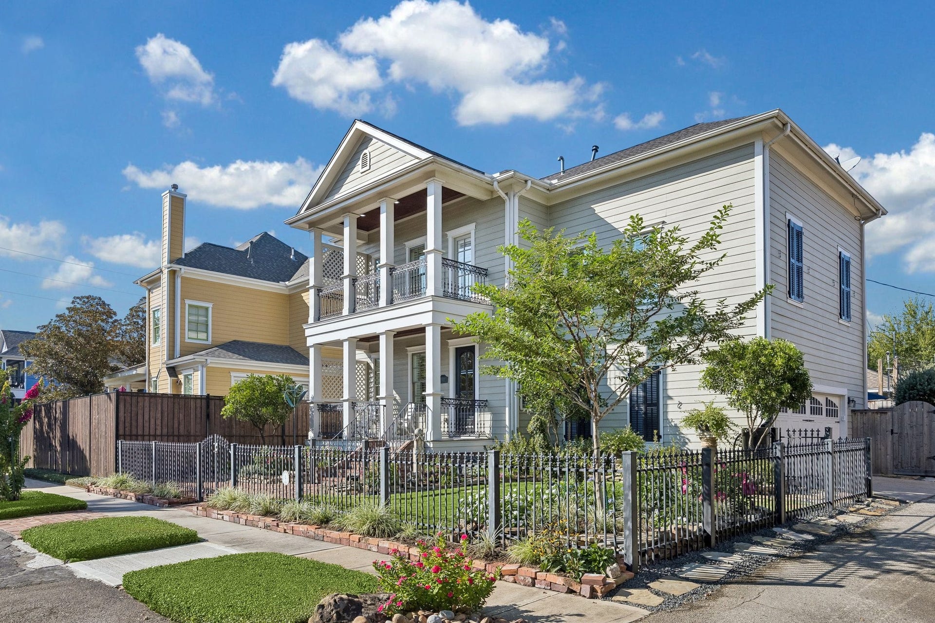 707 W 9th Street, Houston, TX 77007 707 W 9th Street, Houston, TX 77007