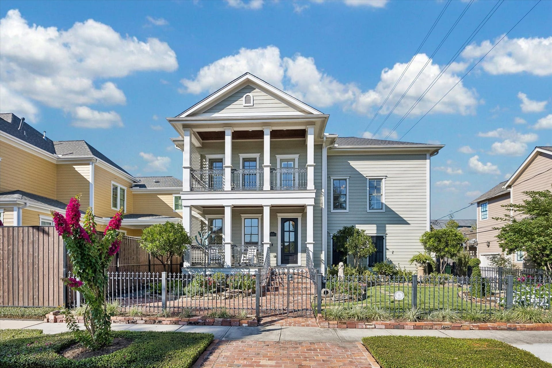 707 W 9th Street, Houston, TX 77007 707 W 9th Street, Houston, TX 77007