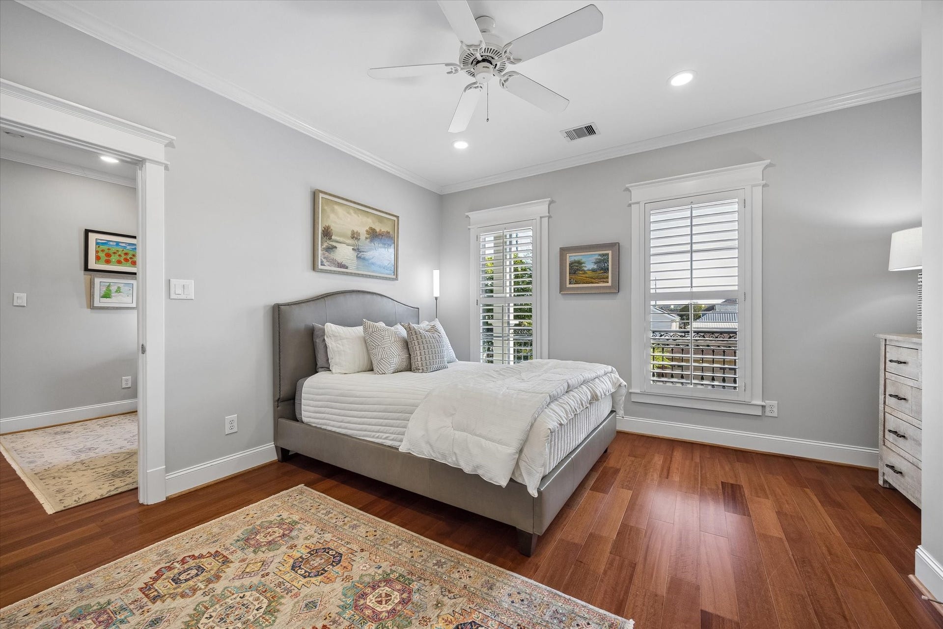 707 W 9th Street, Houston, TX 77007 707 W 9th Street, Houston, TX 77007
