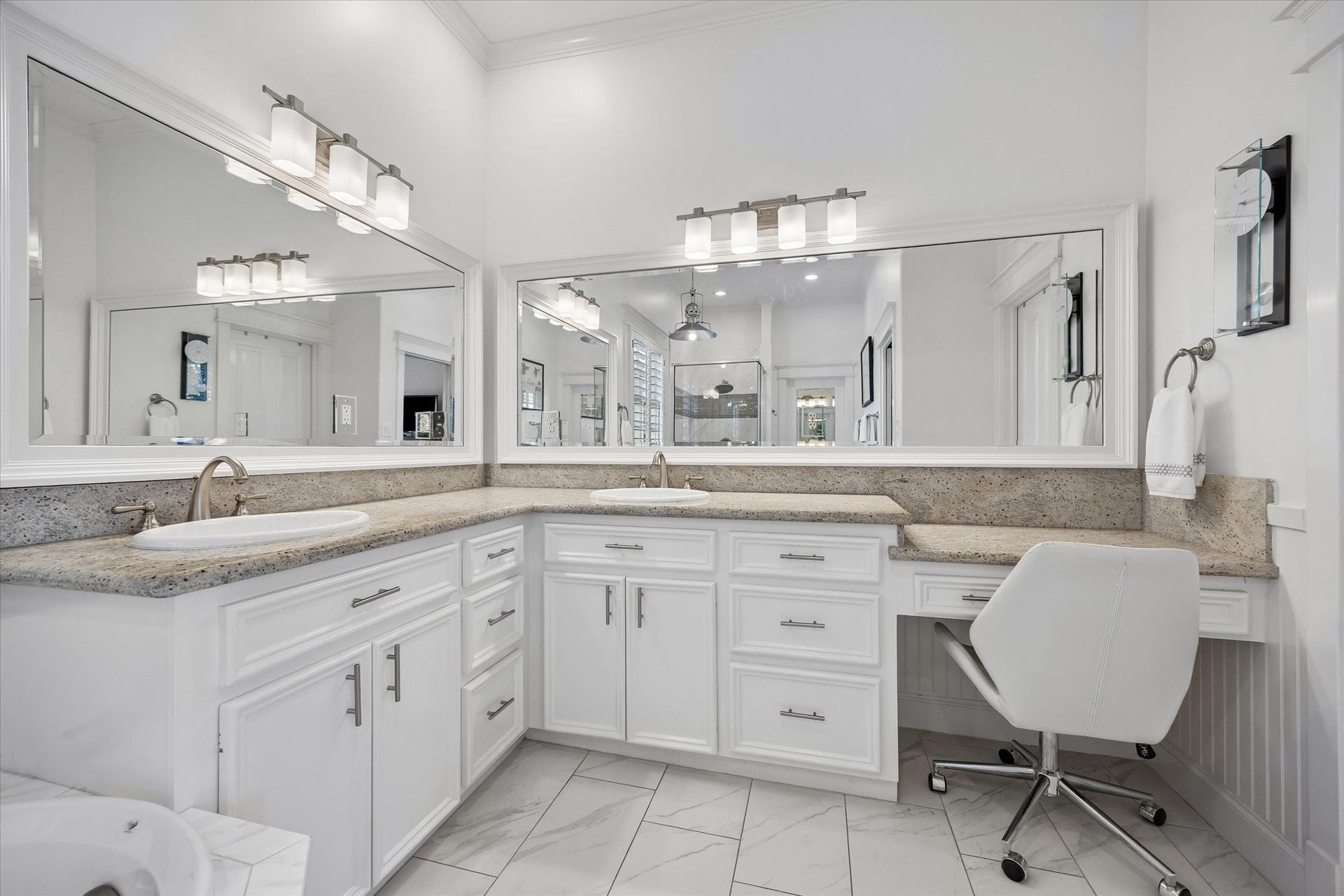 707 W 9th Street, Houston, TX 77007 707 W 9th Street, Houston, TX 77007
