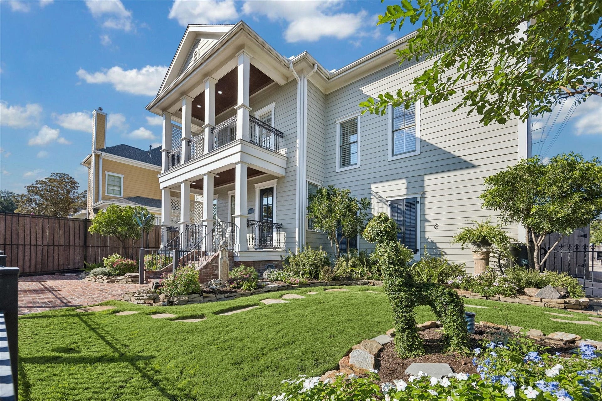 707 W 9th Street, Houston, TX 77007 707 W 9th Street, Houston, TX 77007