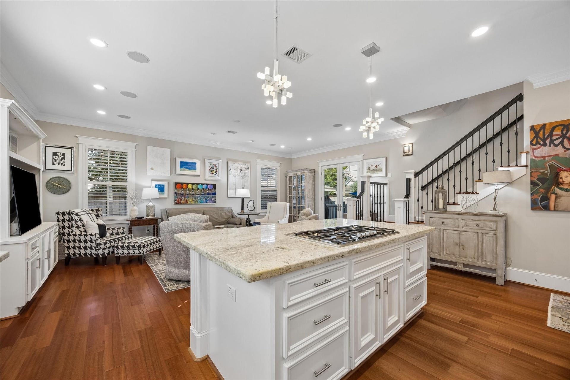 707 W 9th Street, Houston, TX 77007 707 W 9th Street, Houston, TX 77007
