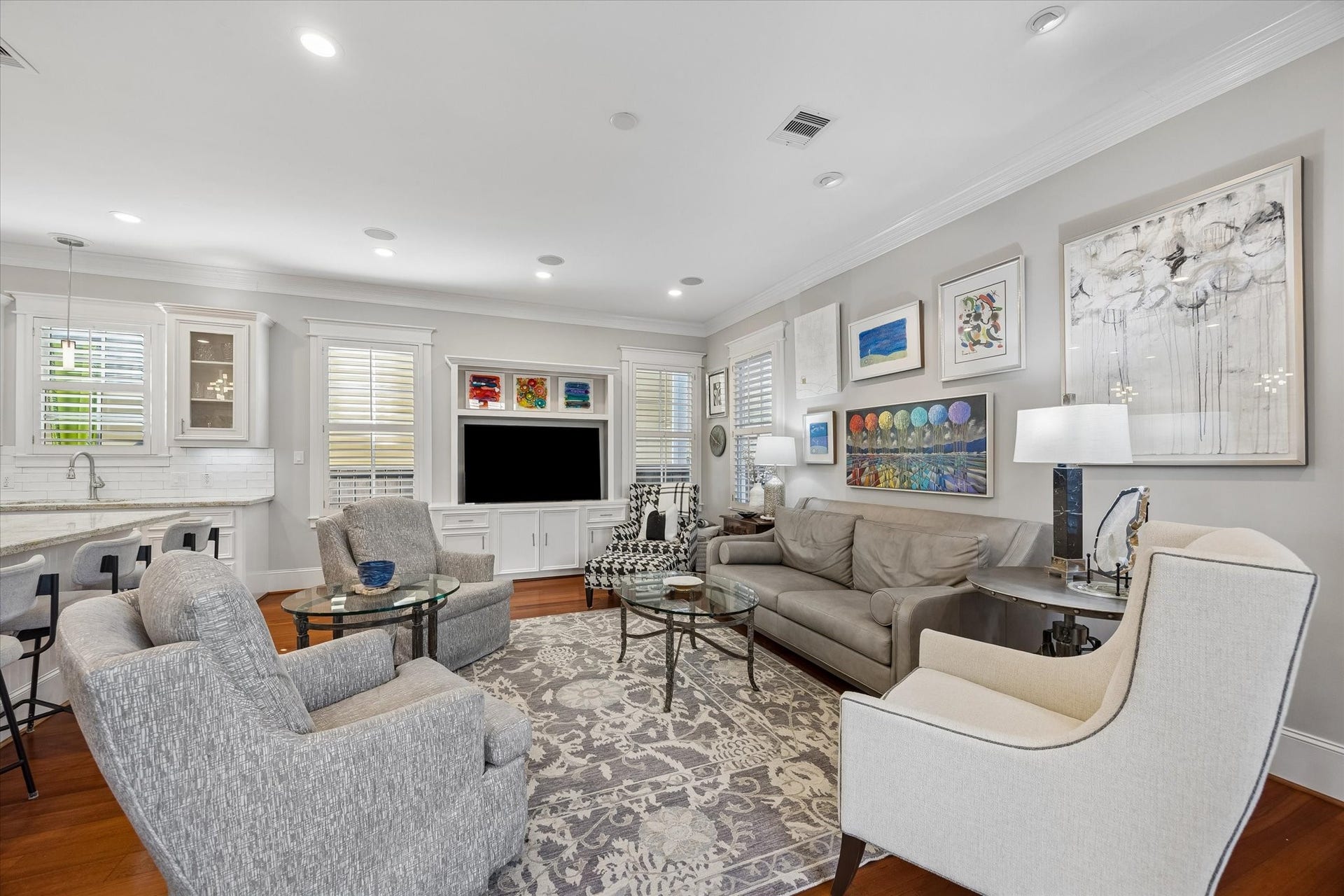 707 W 9th Street, Houston, TX 77007 707 W 9th Street, Houston, TX 77007