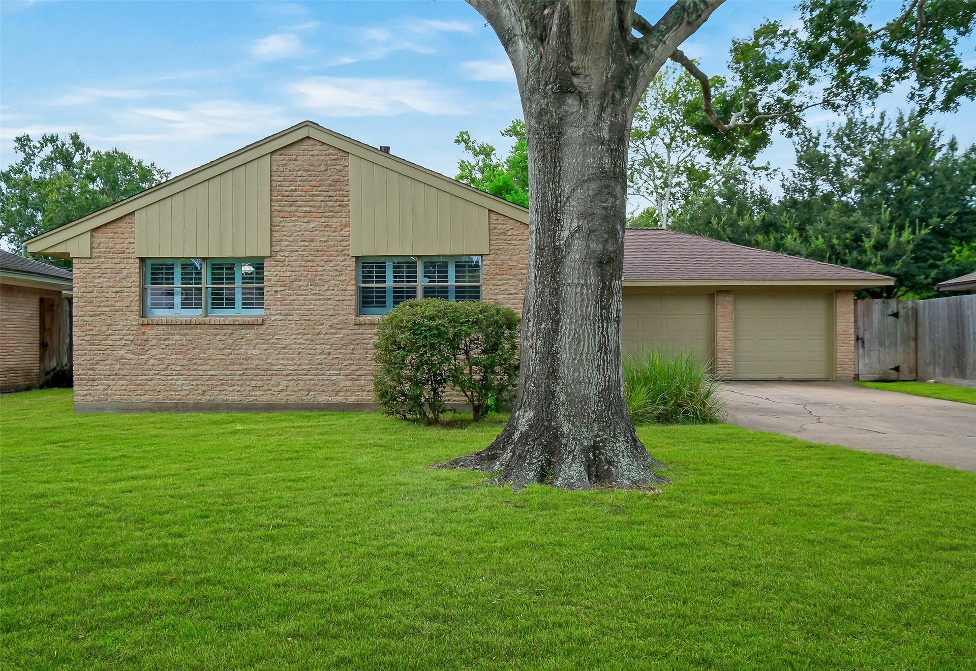 4415 Spellman Road, Houston, TX 77035 Welcome to 4415 Spellman Rd, an updated four-sided brick home tucked along a quiet street in the desirable Willowbend area. The inviting exterior is framed by a spacious front lawn, mature shade tree, and large front-facing and updated windows with plantation shutters, creating a classic and welcoming first look at the home. The home is updated with hardwood floors throughout (no carpet) recessed lighting, crown molding double paned, new supply lines, new underslab plumbing & great natural light.