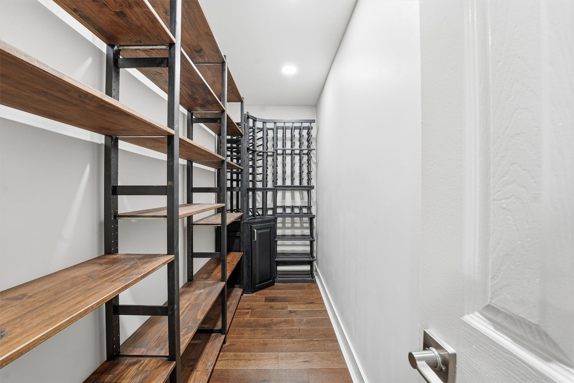 2 Rolling Mill Ln, The Woodlands, TX 77380 Huge Pantry