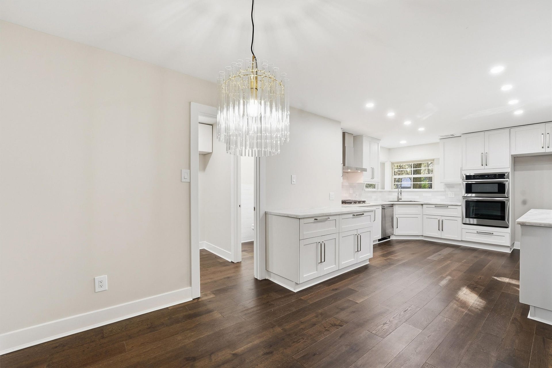 2 Rolling Mill Ln, The Woodlands, TX 77380 Breakfast Area Open To Kitchen
