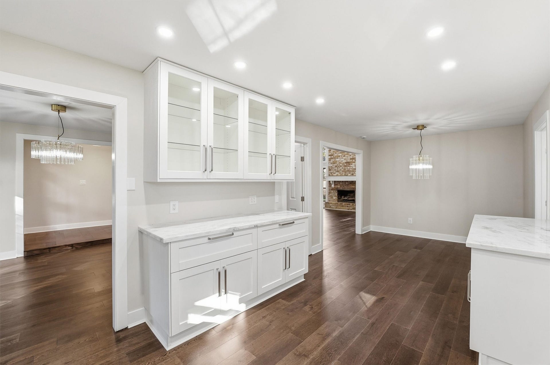 2 Rolling Mill Ln, The Woodlands, TX 77380 Kitchen / Breakfast Area