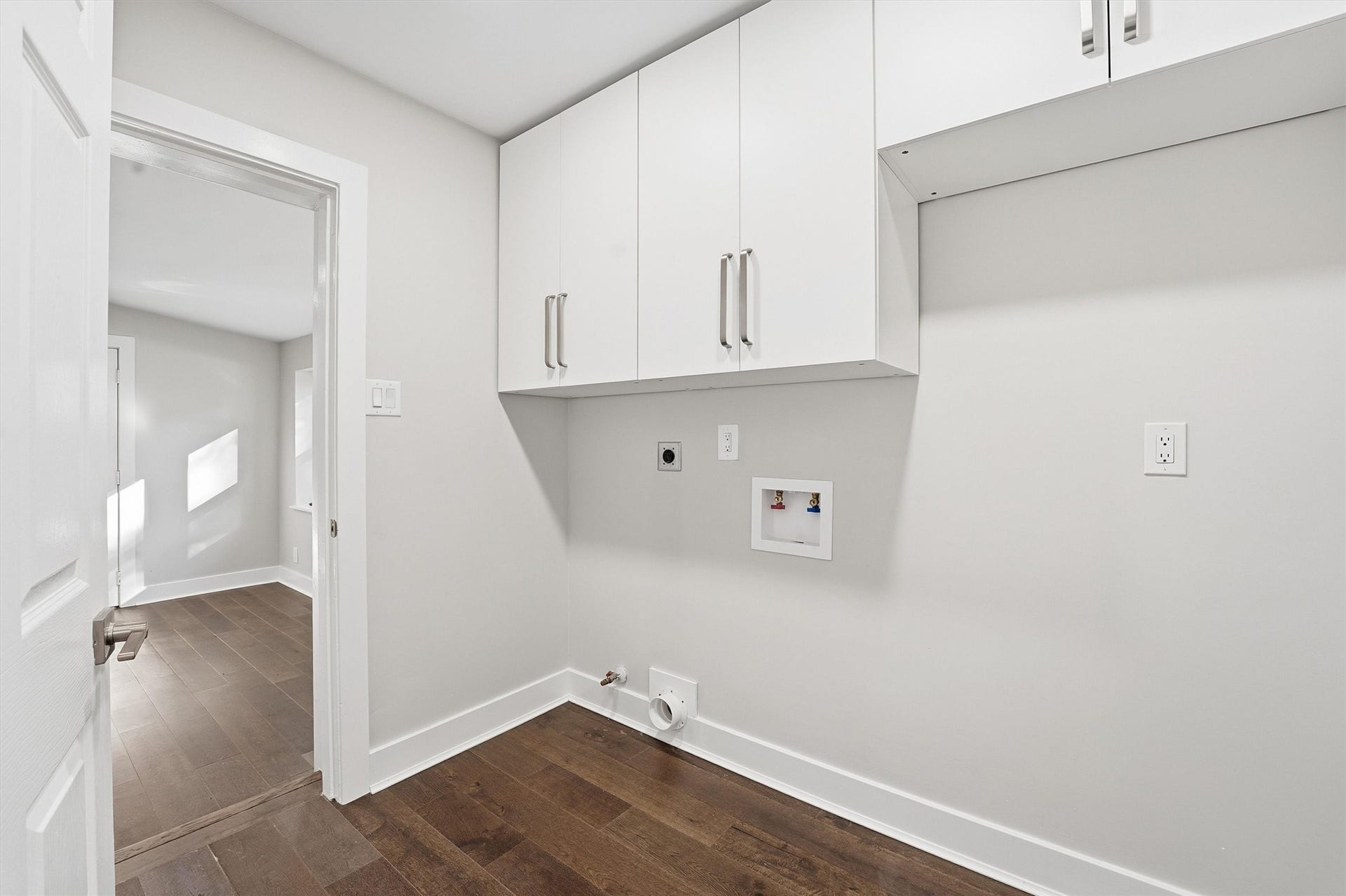 2 Rolling Mill Ln, The Woodlands, TX 77380 Utility Room