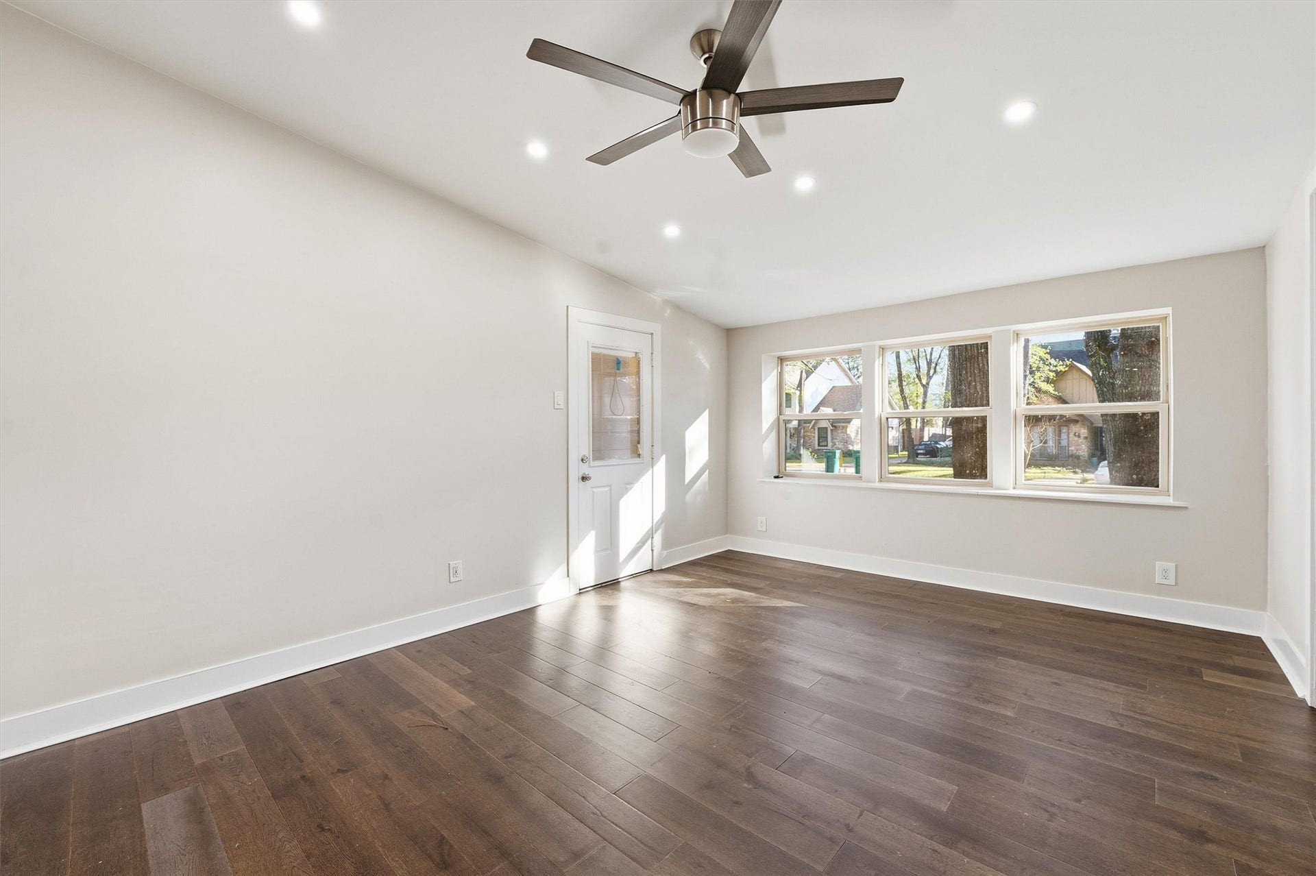 2 Rolling Mill Ln, The Woodlands, TX 77380 Study W/ Window Ledge