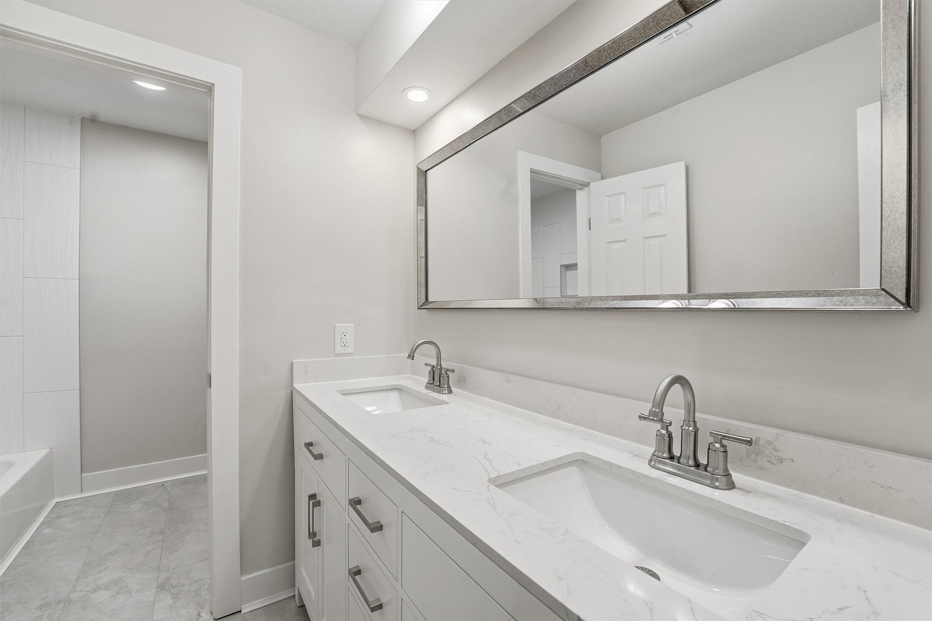 2 Rolling Mill Ln, The Woodlands, TX 77380 Hall Bath Separated Into Two Rooms