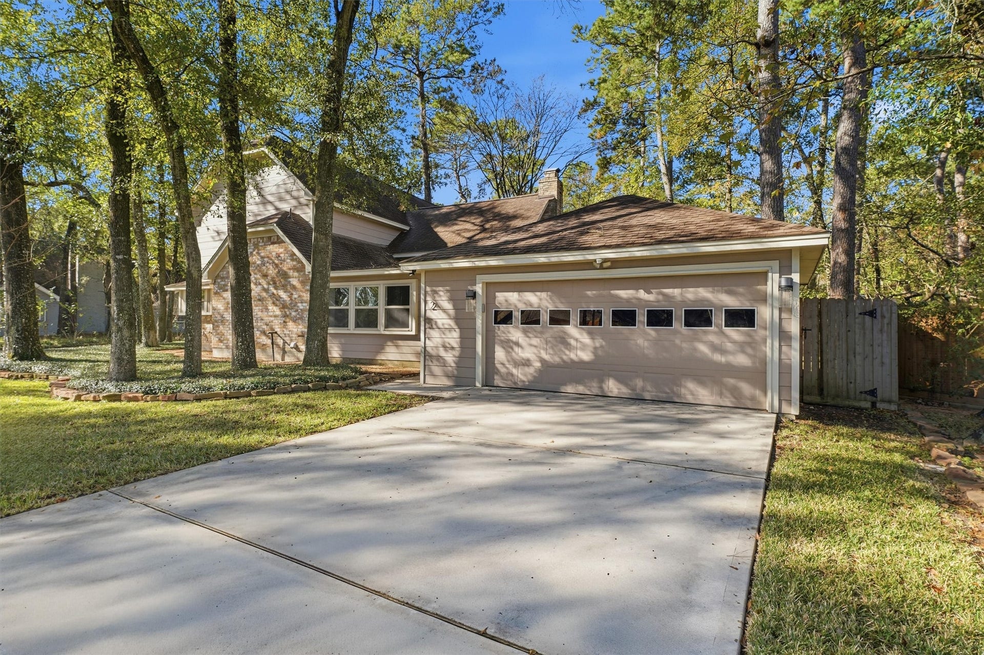 2 Rolling Mill Ln, The Woodlands, TX 77380 Side Double Garage Double Driveway