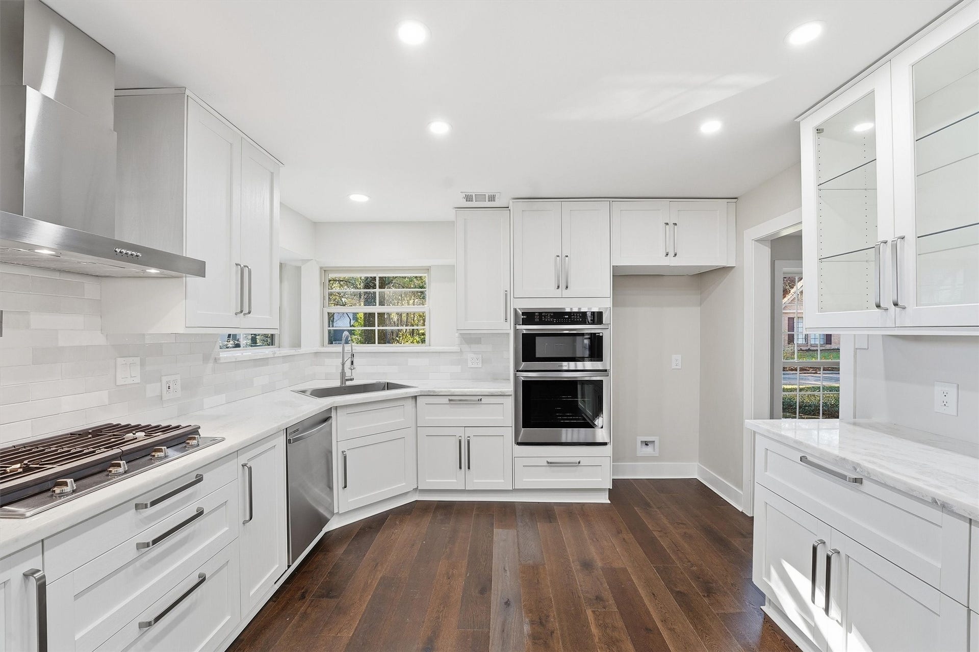 2 Rolling Mill Ln, The Woodlands, TX 77380 Kitchen 2