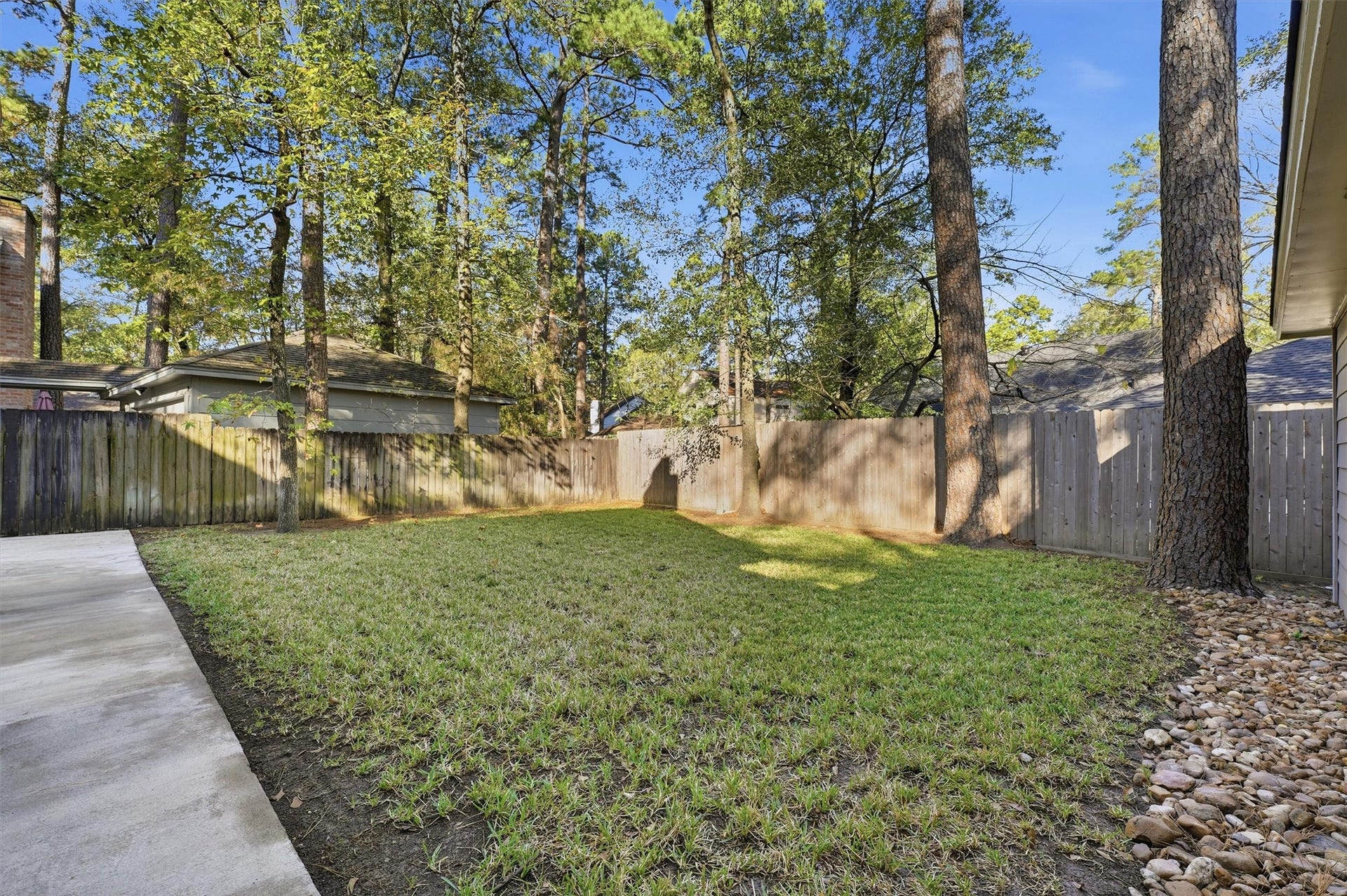 2 Rolling Mill Ln, The Woodlands, TX 77380 Back Yard