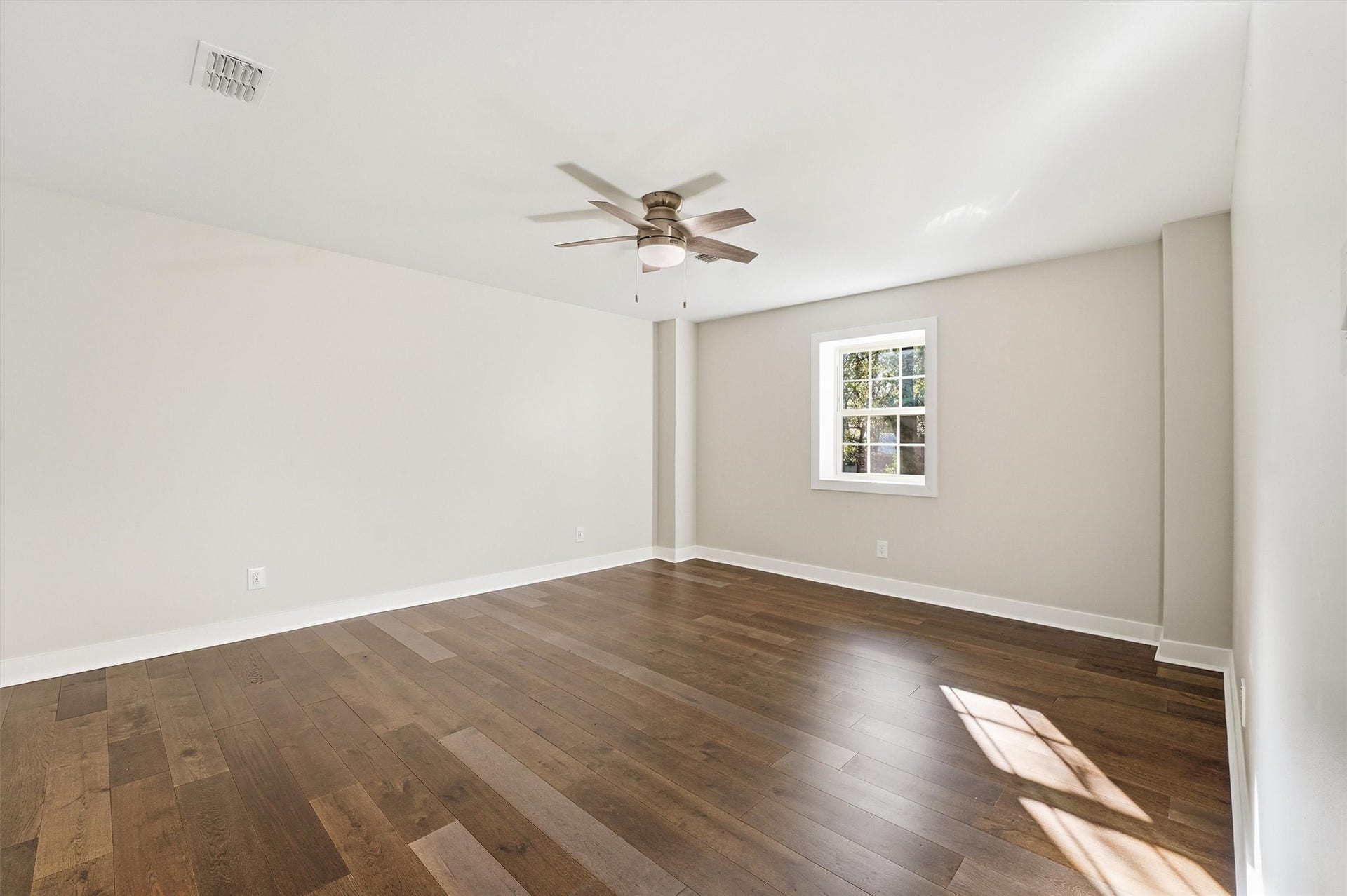 2 Rolling Mill Ln, The Woodlands, TX 77380 Secondary Bedroom