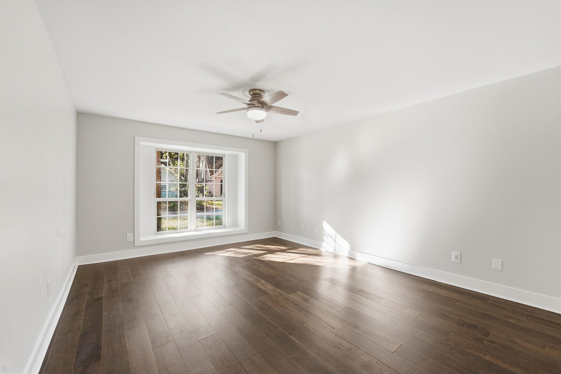 2 Rolling Mill Ln, The Woodlands, TX 77380 Primary Bedroom W/ Window Seat