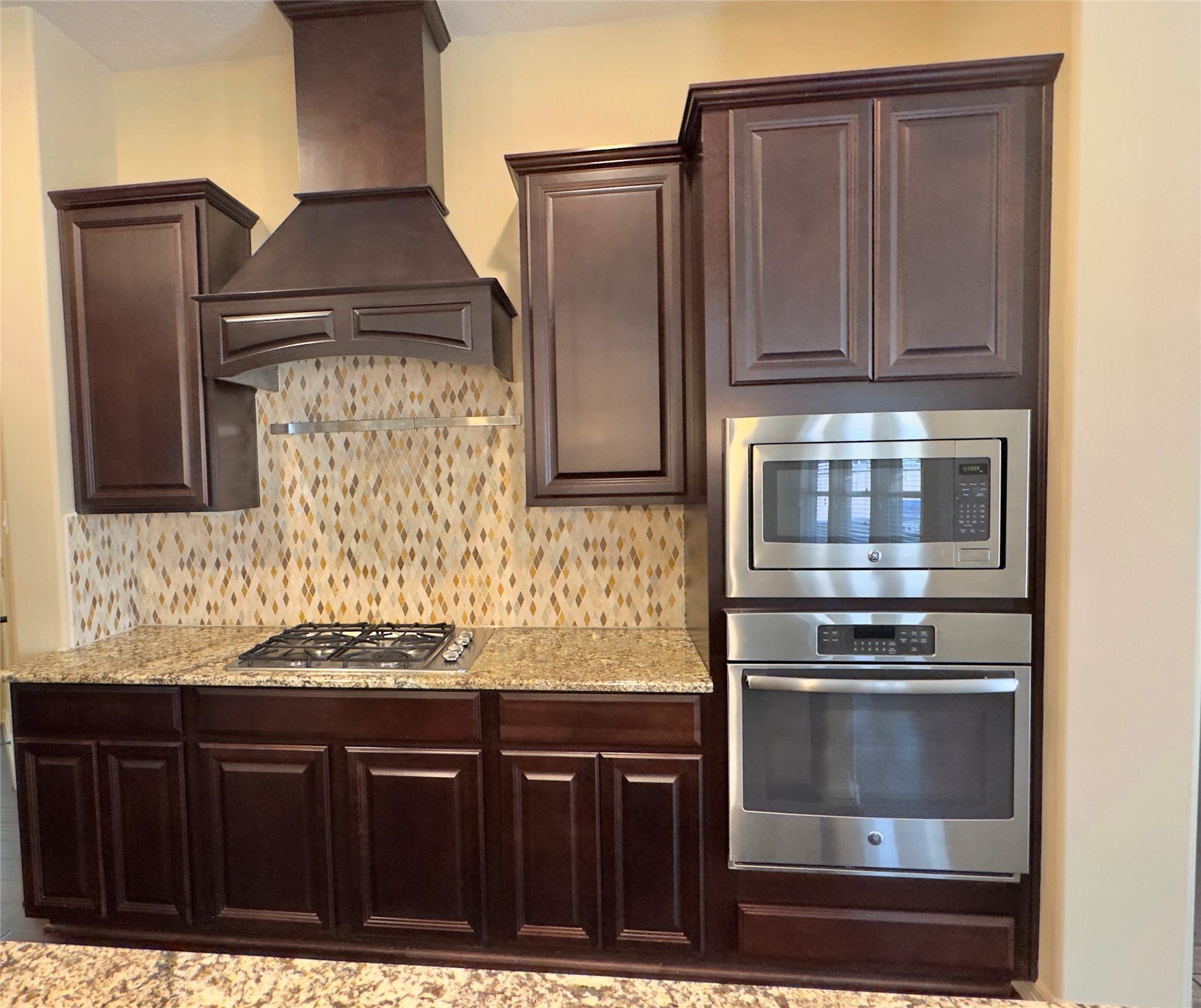 179 Hearthshire Circle, The Woodlands, TX 77354 Like new appliances