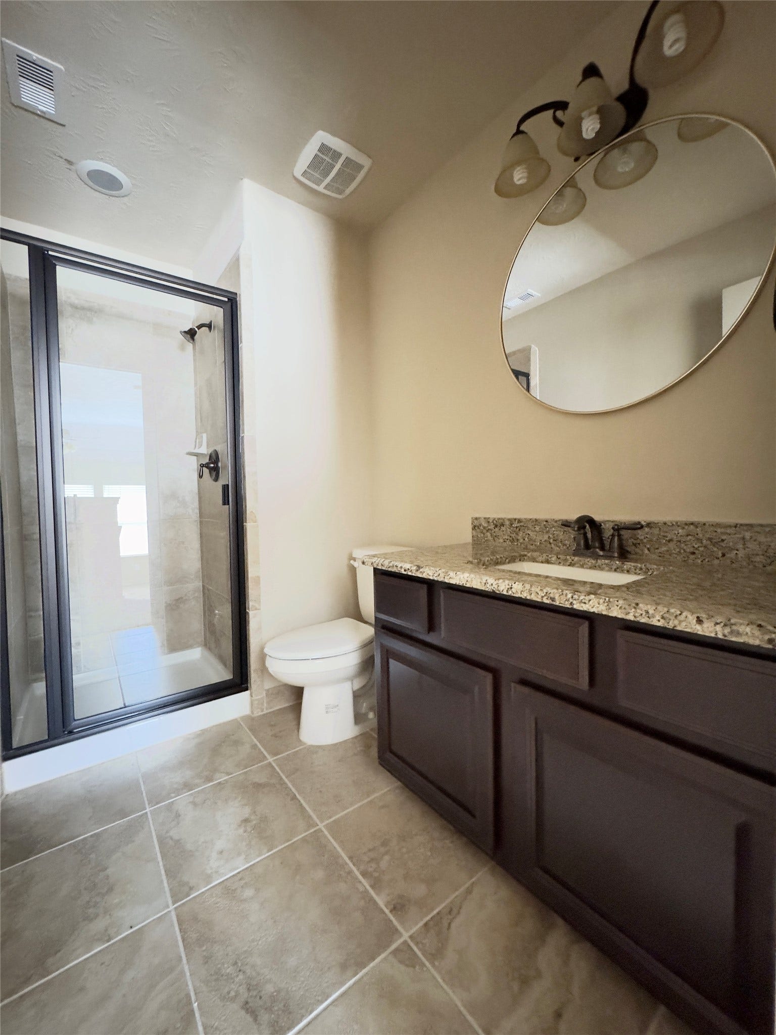 179 Hearthshire Circle, The Woodlands, TX 77354 Upsters full bathroom