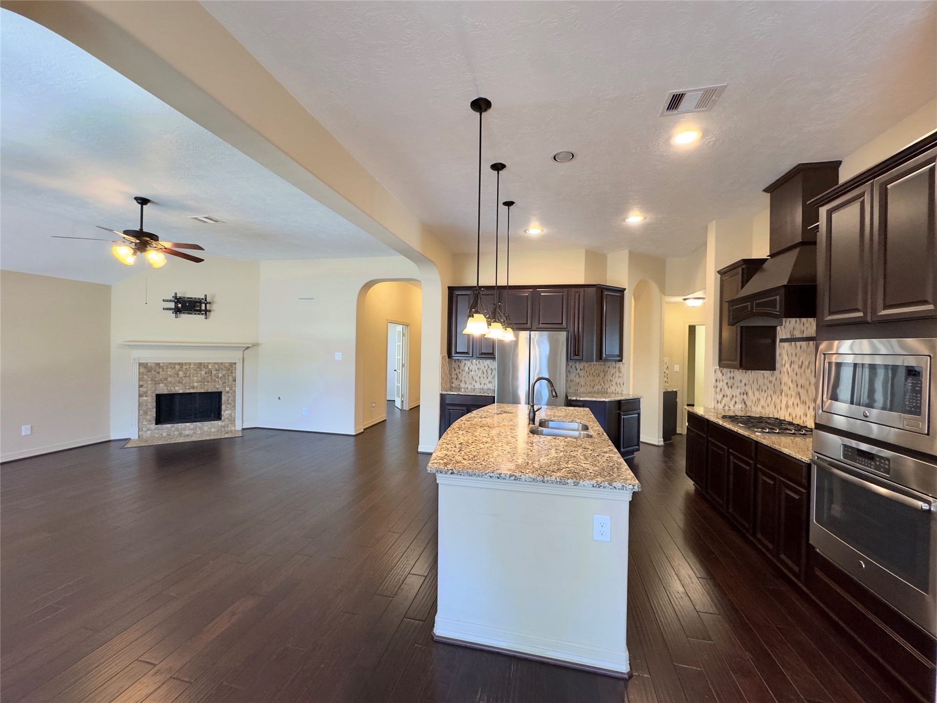 179 Hearthshire Circle, The Woodlands, TX 77354 179 Hearthshire Circle, The Woodlands, TX 77354