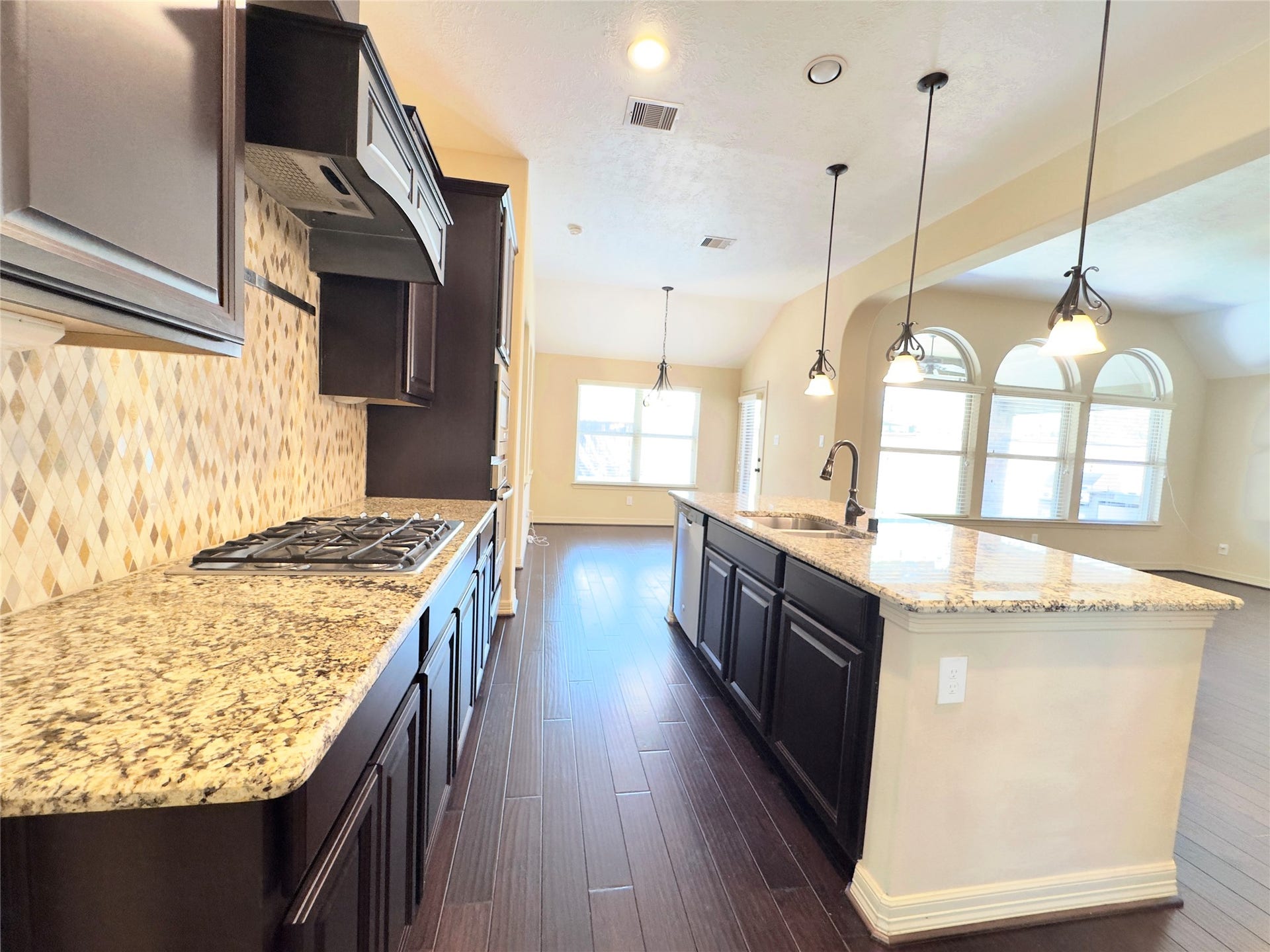 179 Hearthshire Circle, The Woodlands, TX 77354 Granite countertops