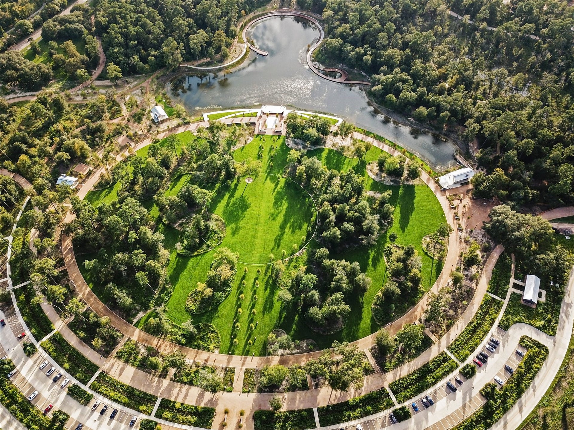 6512 Minola Street, Houston, TX 77007 Memorial Park is just moments away, offering endless opportunities to enjoy the outdoors. Take a stroll along the scenic paths, relax on the lawn, or enjoy a game of tennis or a round of golf.