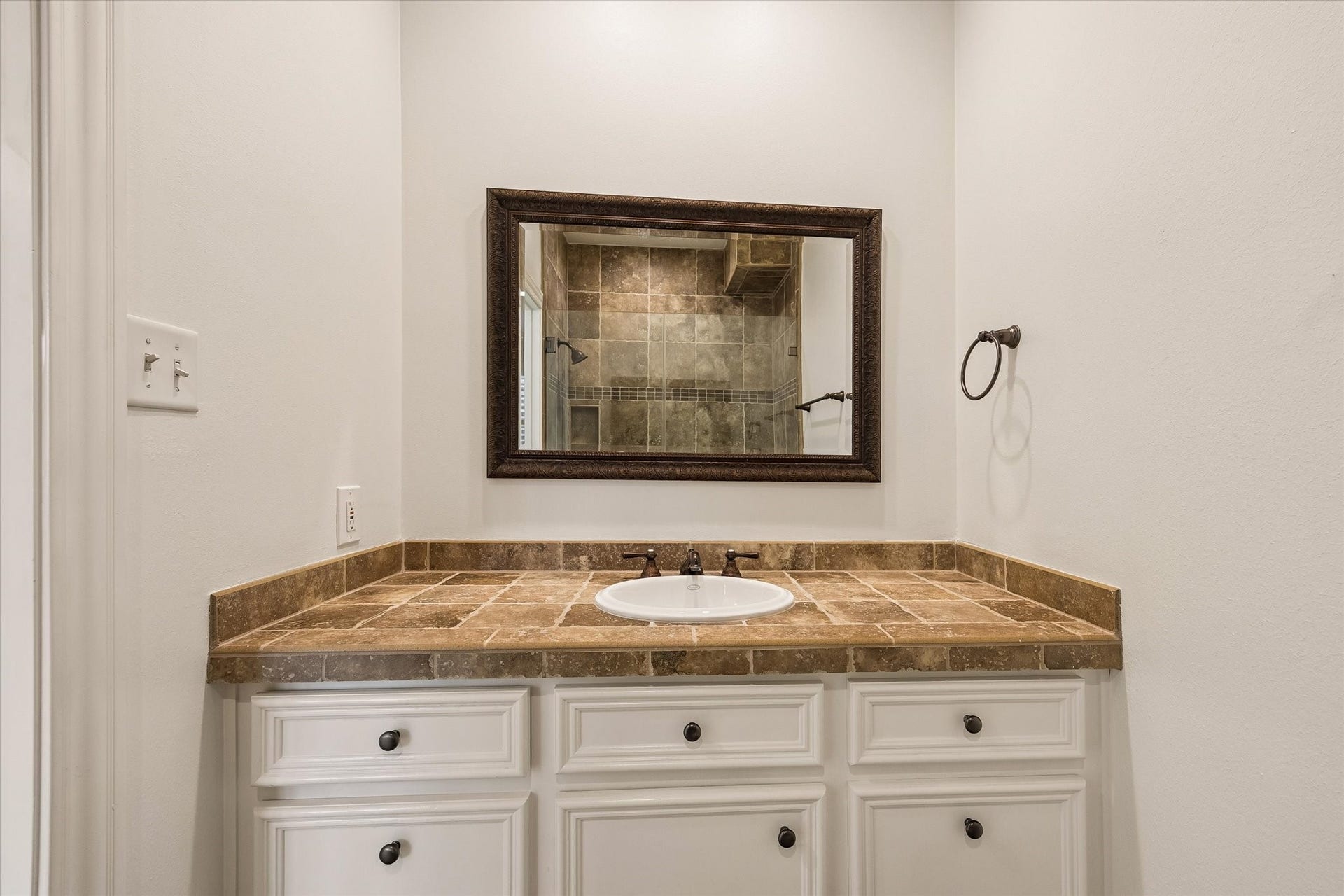 6512 Minola Street, Houston, TX 77007 6512 Minola Street, Houston, TX 77007