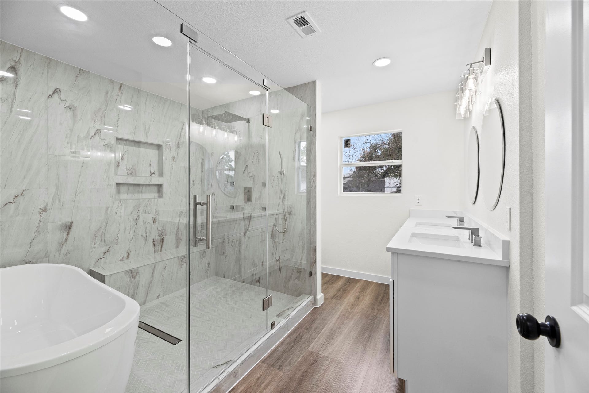 12551 Honeywood Trail, Houston, TX 77077 Gorgeous primary bathroom features a walk-in wet room with shower and soaking tub.